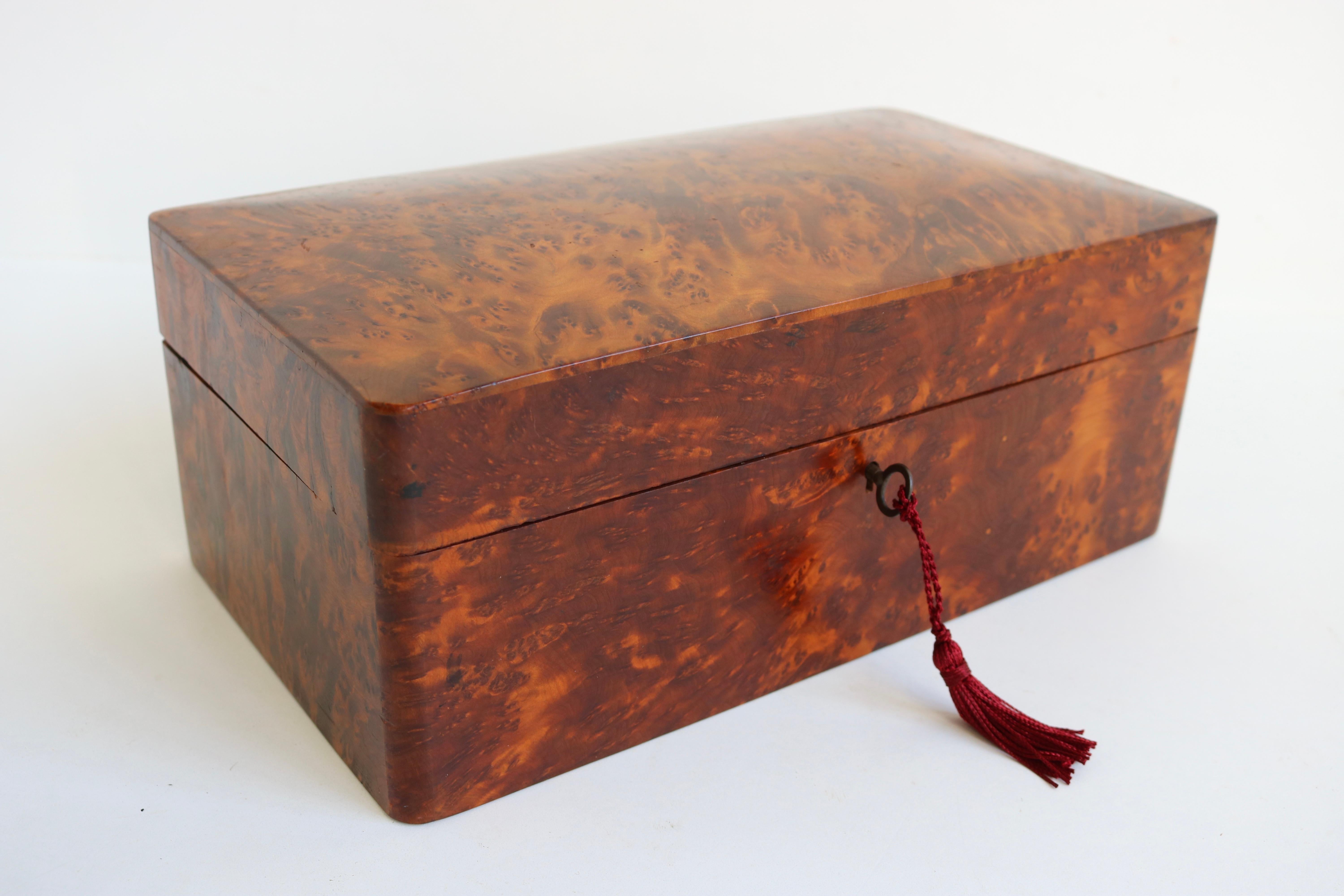 Marvelous 19th Century French Antique Jewelry Box Napoleon III in Burl Wood For Sale 3