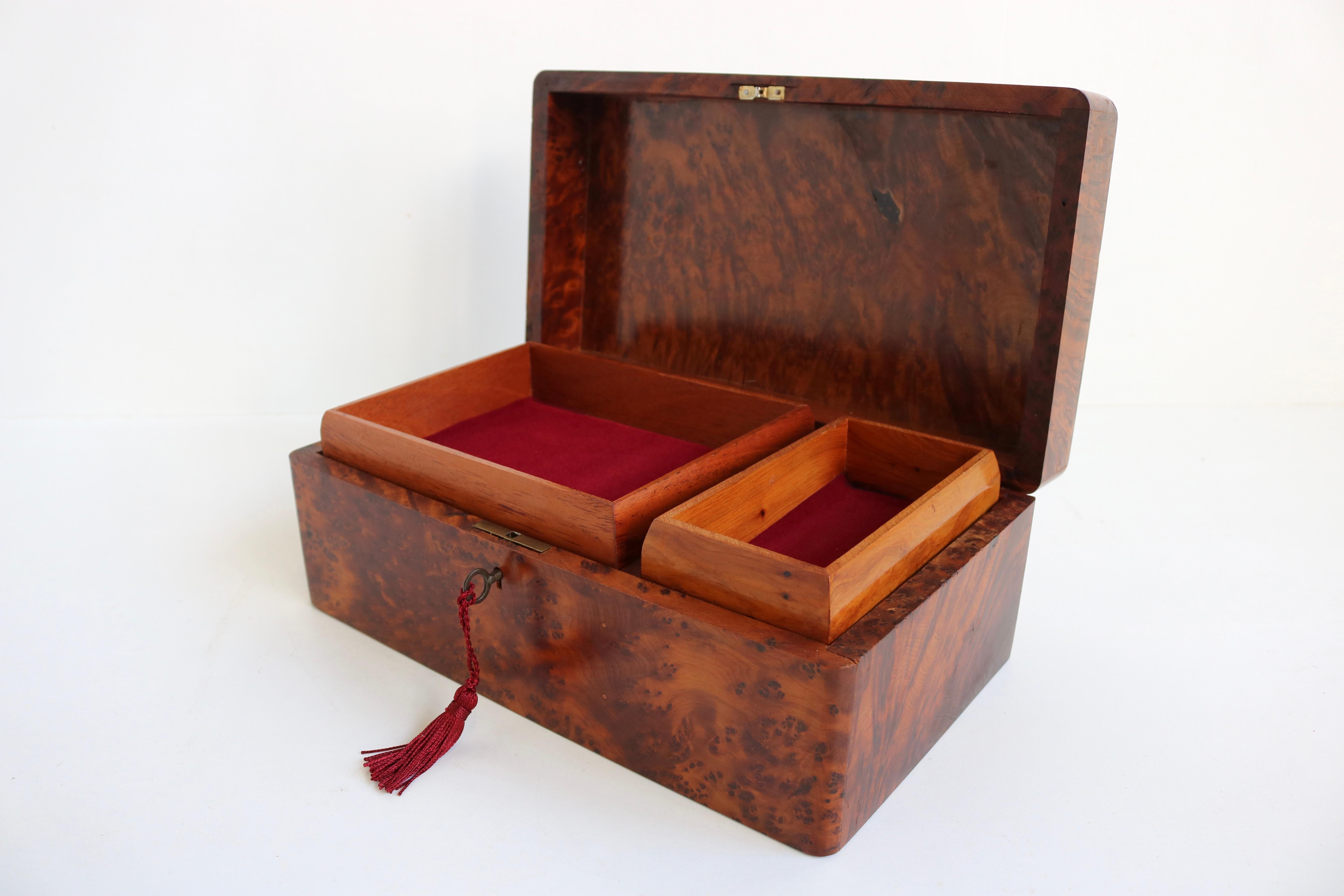Marvelous 19th Century French Antique Jewelry Box Napoleon III in Burl Wood For Sale 4