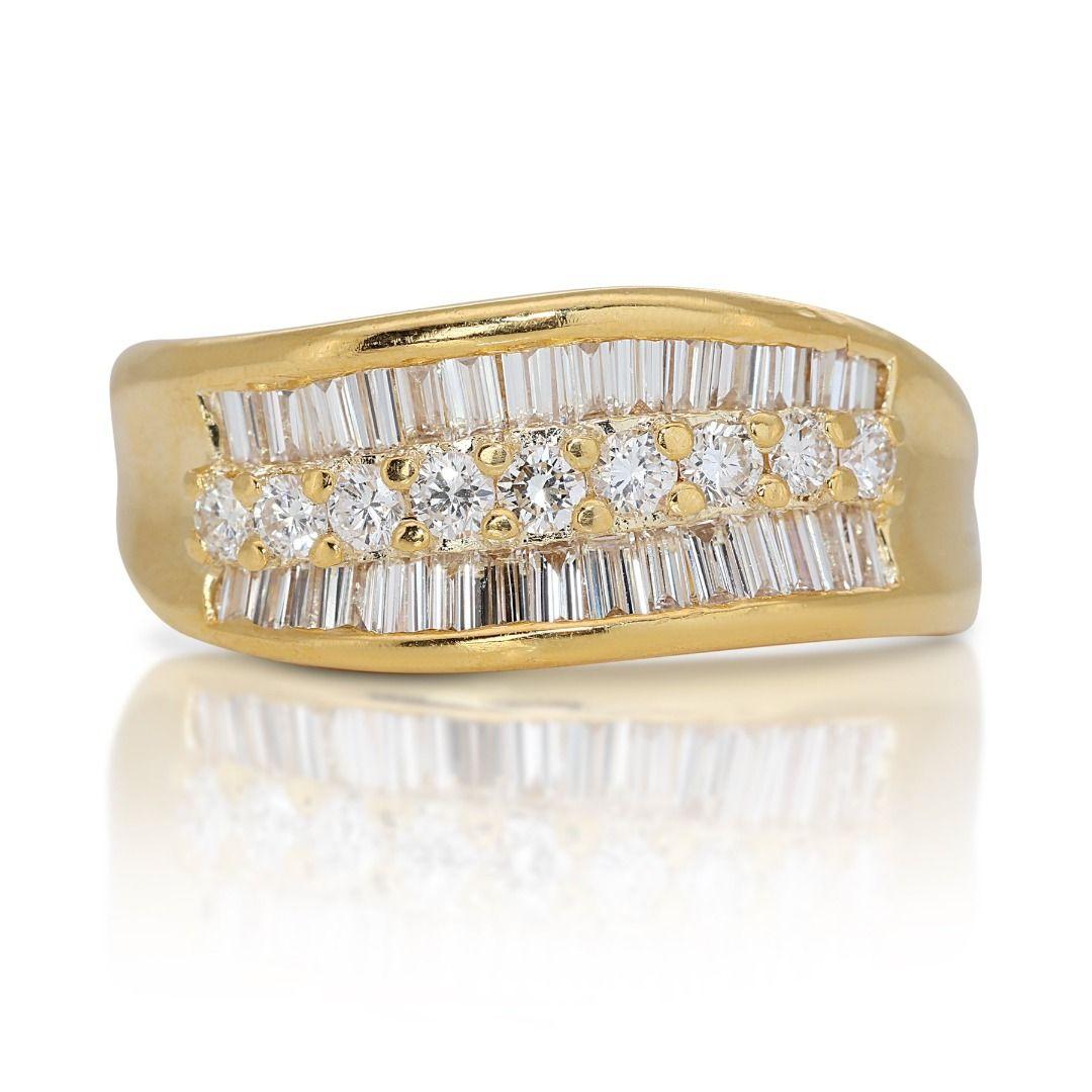 Intricate 1.51ct Mixed Diamond Cut Ring set in 20K Yellow Gold For Sale