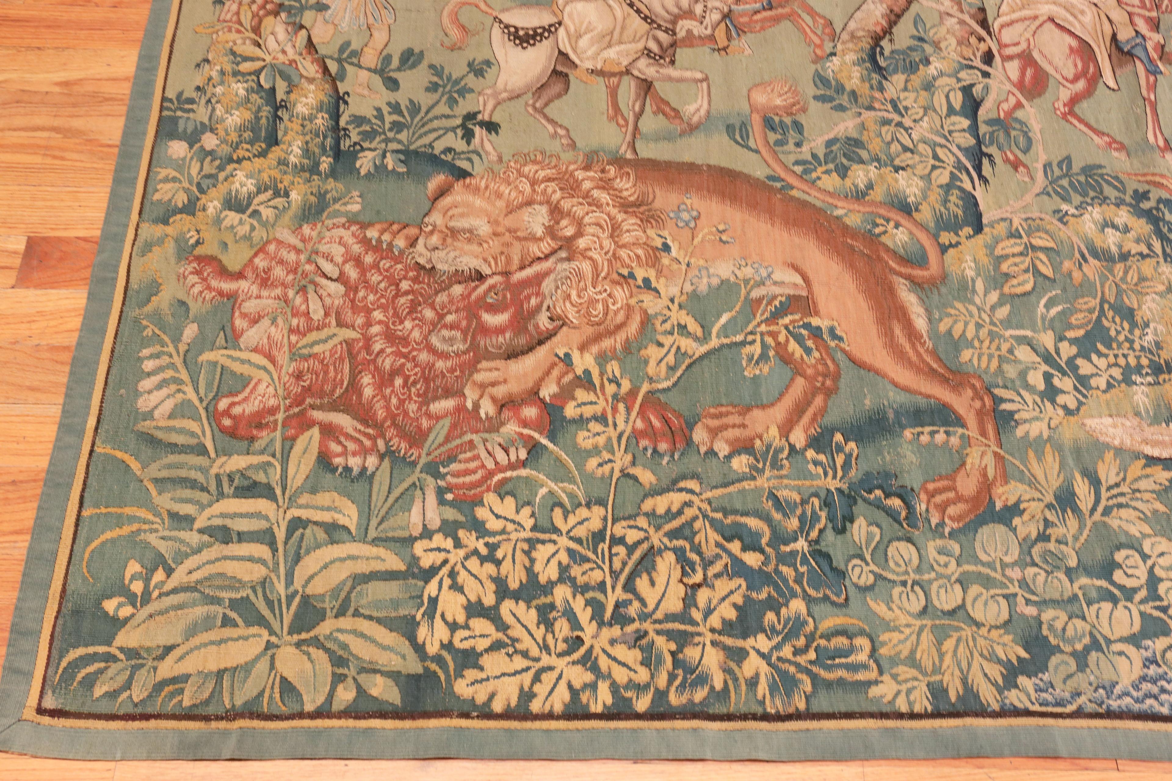 Merveilleuse tapisserie belge ancienne, Pays d'origine / Type de tapis : Belgique, Circa date : 16ème siècle. Taille : 8 ft x 9 ft 6 in (2,44 m x 2,9 m)

