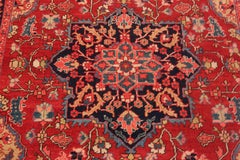 Antique Persian Heriz Rug. Size: 4 ft 10 in x 6 ft 9 in