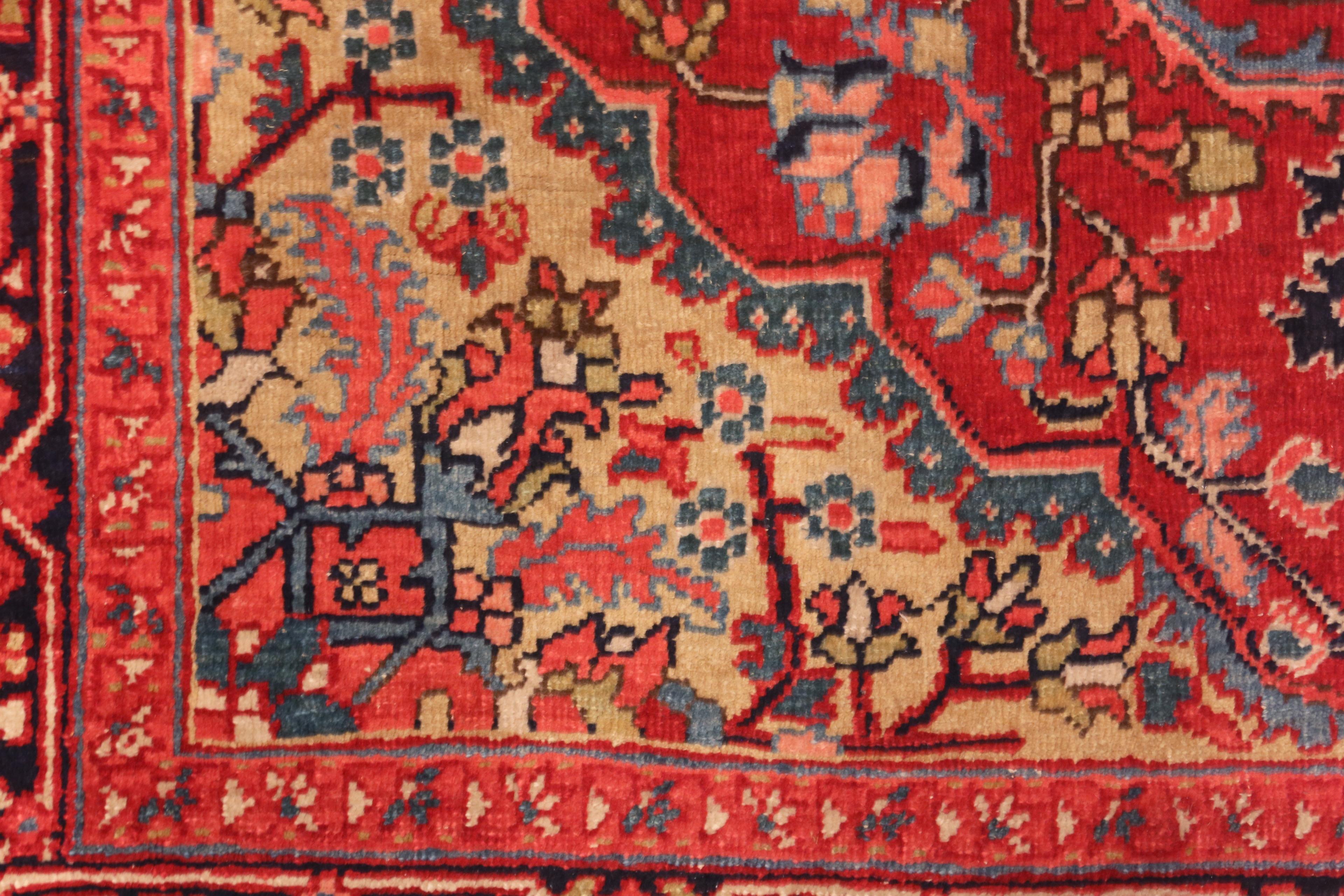 Heriz Serapi Antique Persian Heriz Rug. Size: 4 ft 10 in x 6 ft 9 in  For Sale