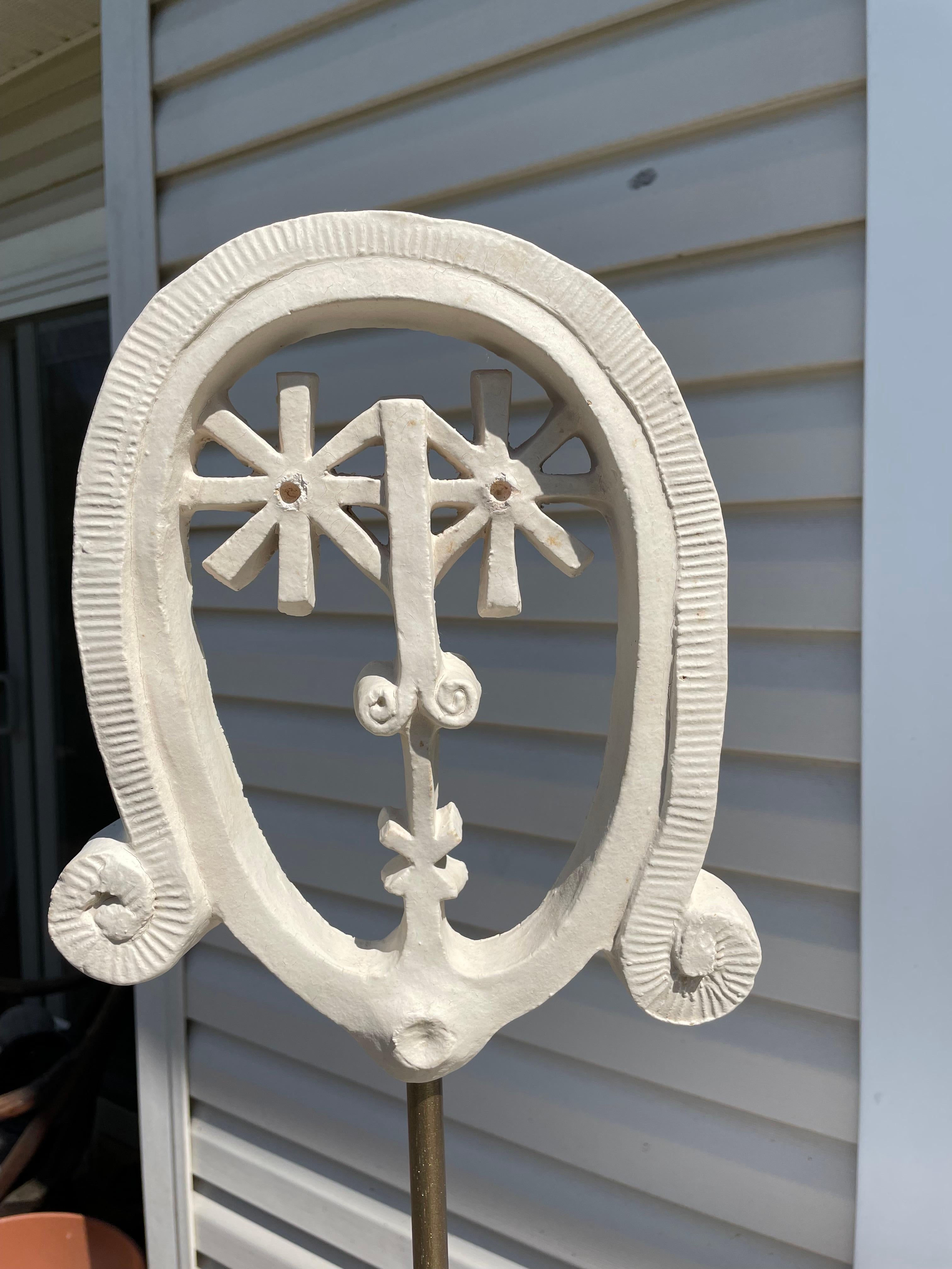 Mid-Century moderno Meravigliosa scultura di ragazza stella in ceramica di Bennington Vermont su supporto personalizzato in vendita
