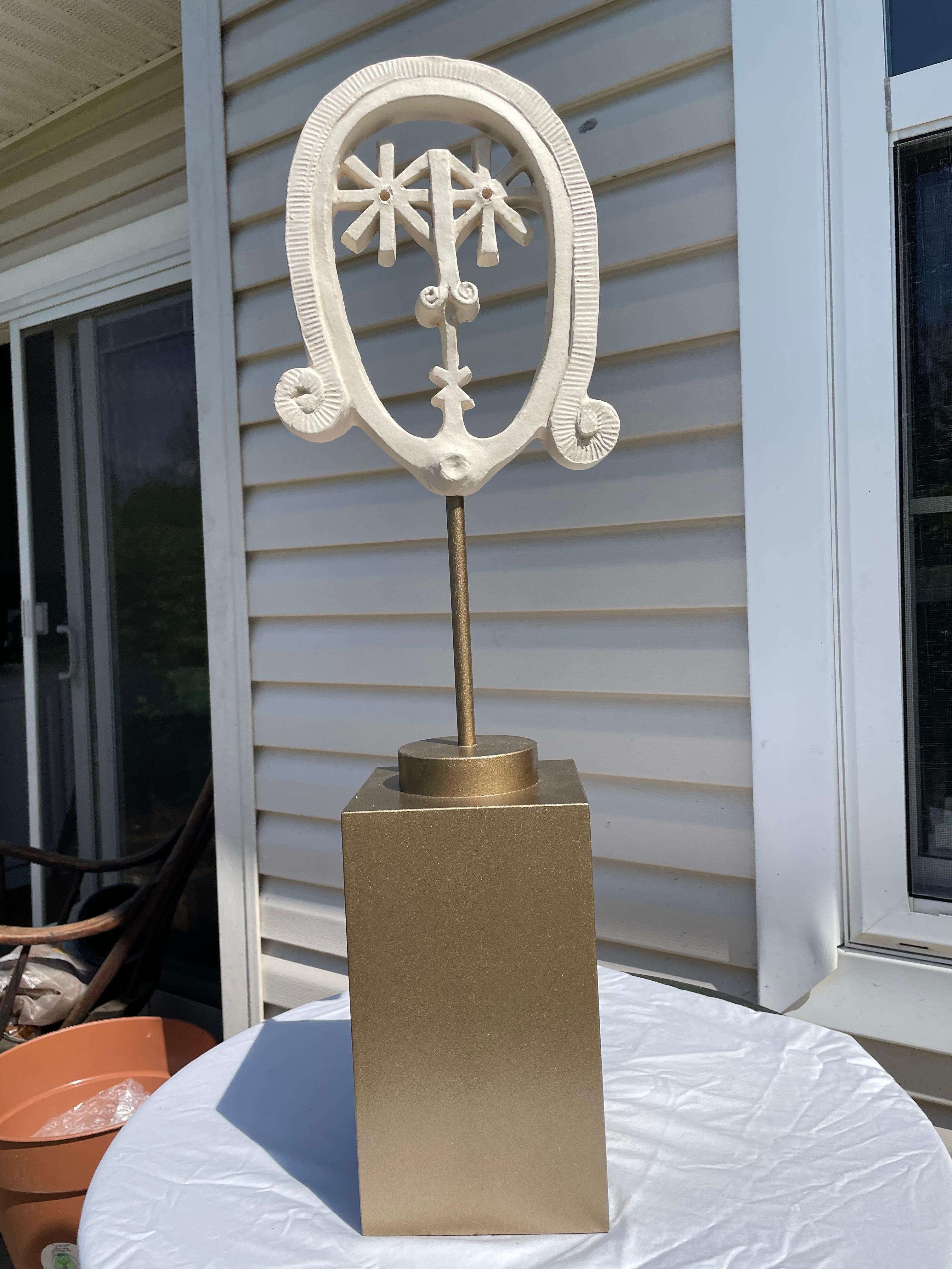 Americano Meravigliosa scultura di ragazza stella in ceramica di Bennington Vermont su supporto personalizzato in vendita