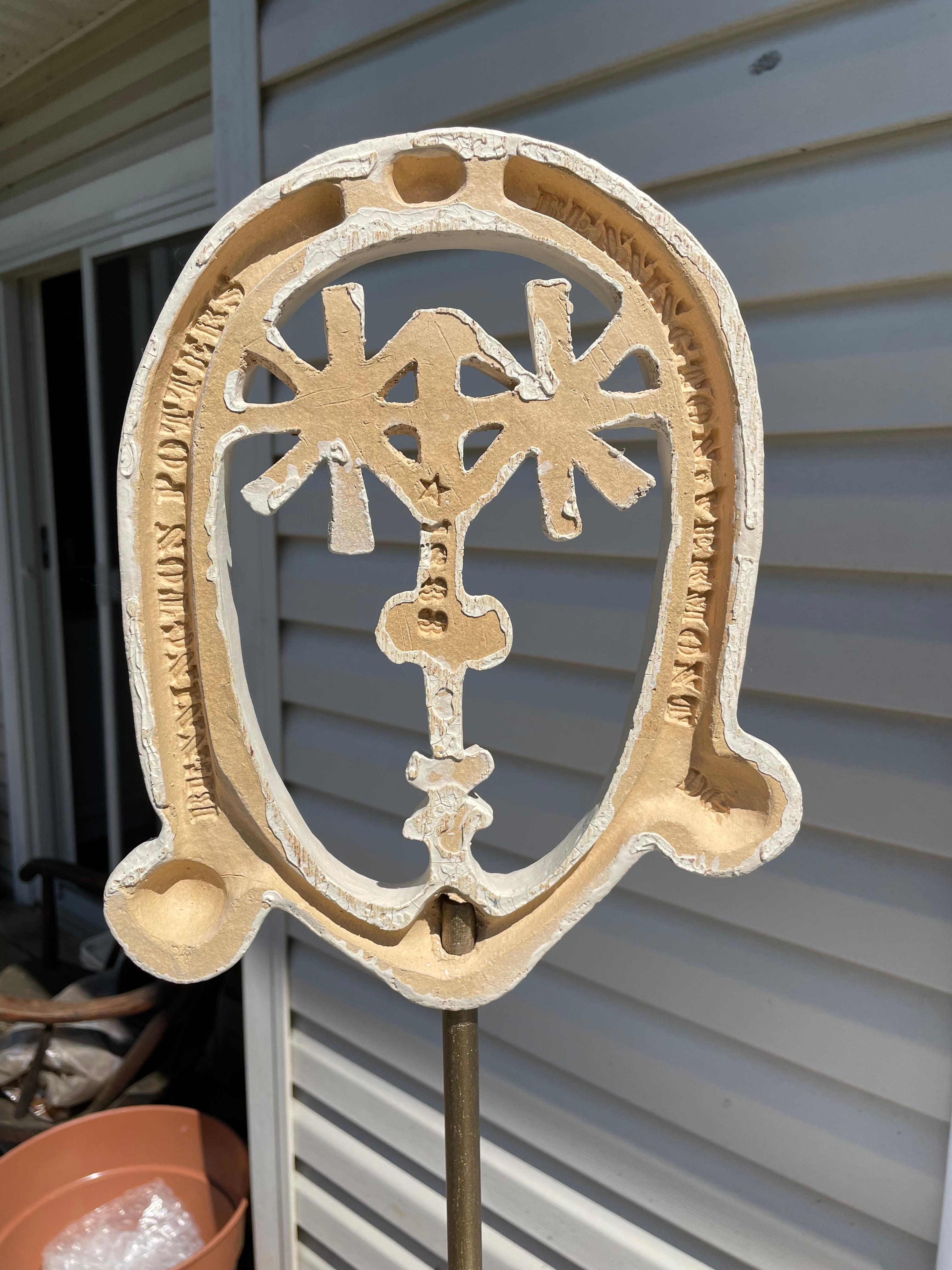 Meravigliosa scultura di ragazza stella in ceramica di Bennington Vermont su supporto personalizzato In condizioni buone in vendita a Hopewell, NJ
