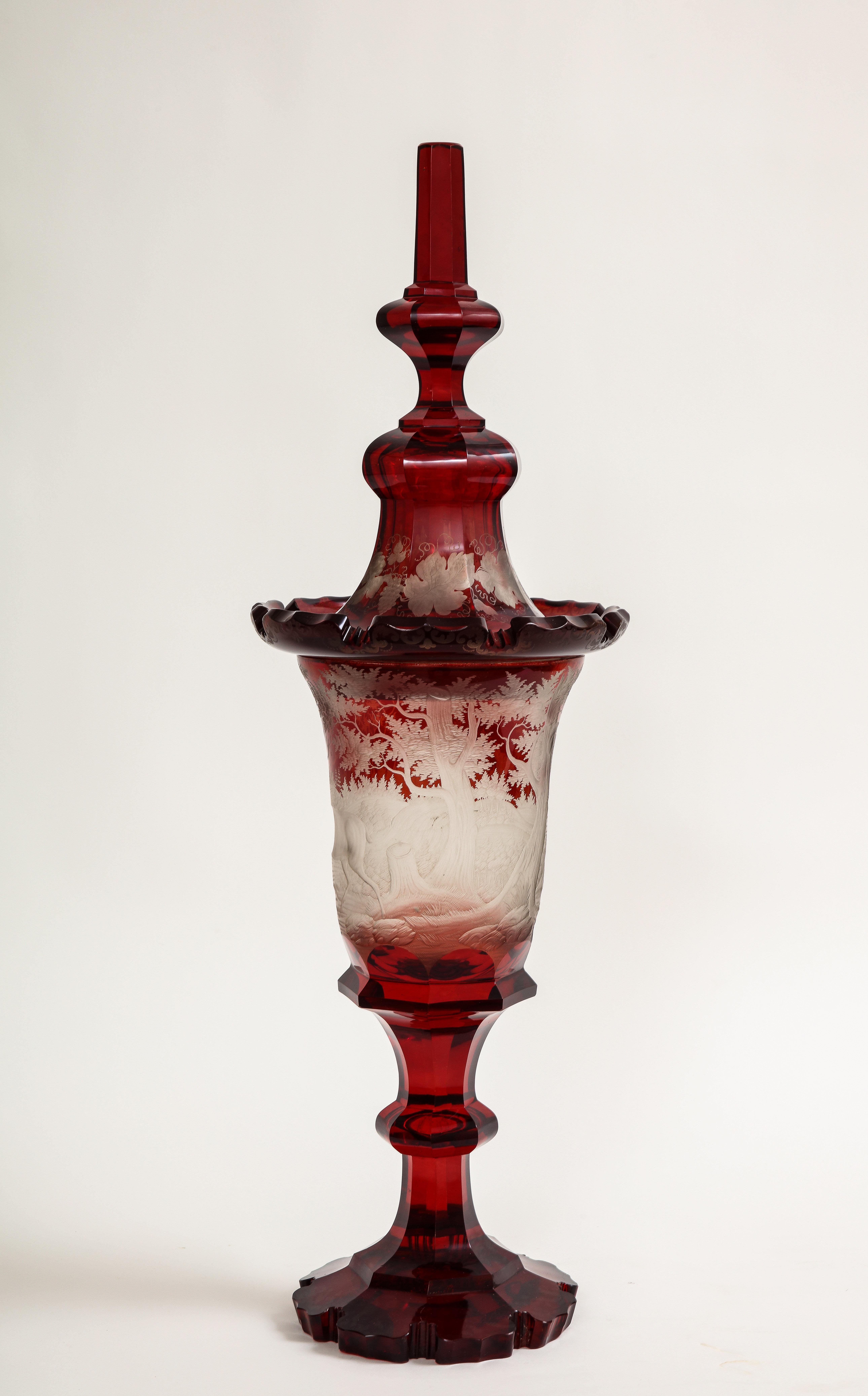 Marvelous Bohemian Red-Cut-to-Clear Kristall- Jagdszene mit Deckel aus Kristall (Böhmisch) im Angebot