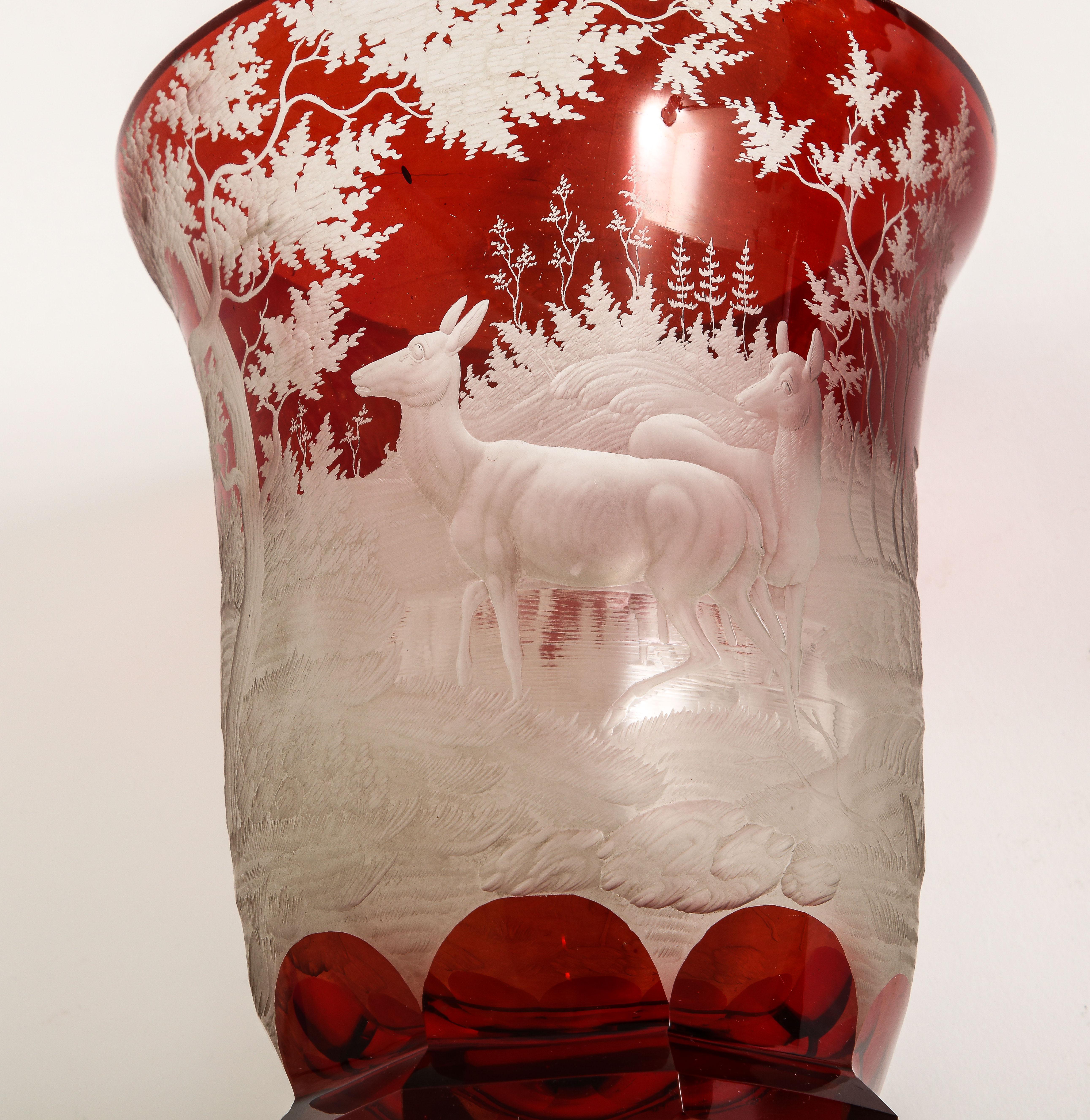 Marvelous Bohemian Red-Cut-to-Clear Kristall- Jagdszene mit Deckel aus Kristall im Angebot 1