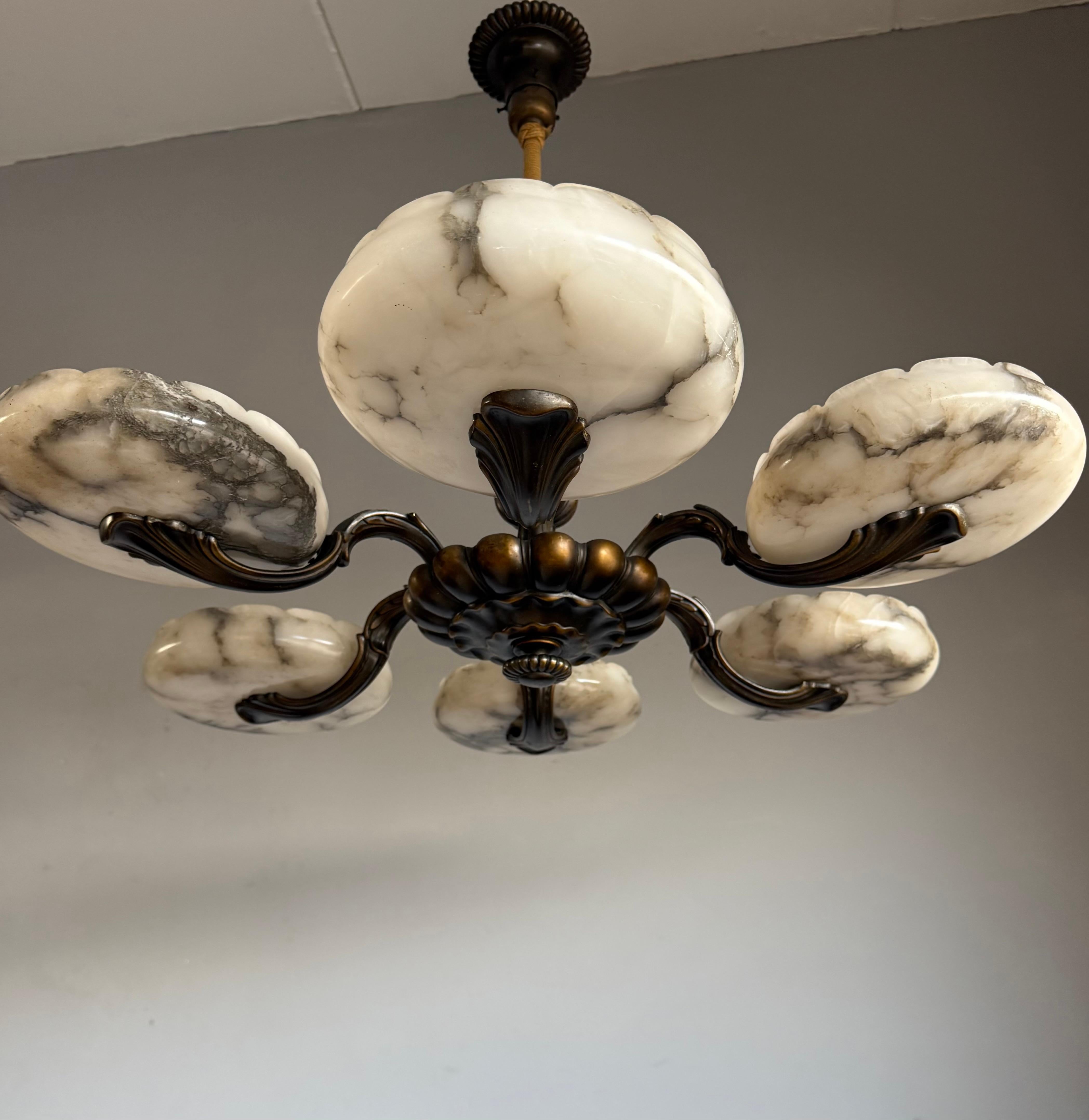 Art Déco MARVELOUS Bronze Art Deco Chandelier / Pendant with SIX LARGE Alabaster Shades (lampadario in bronzo con sei grandi paralumi in alabastro) in vendita
