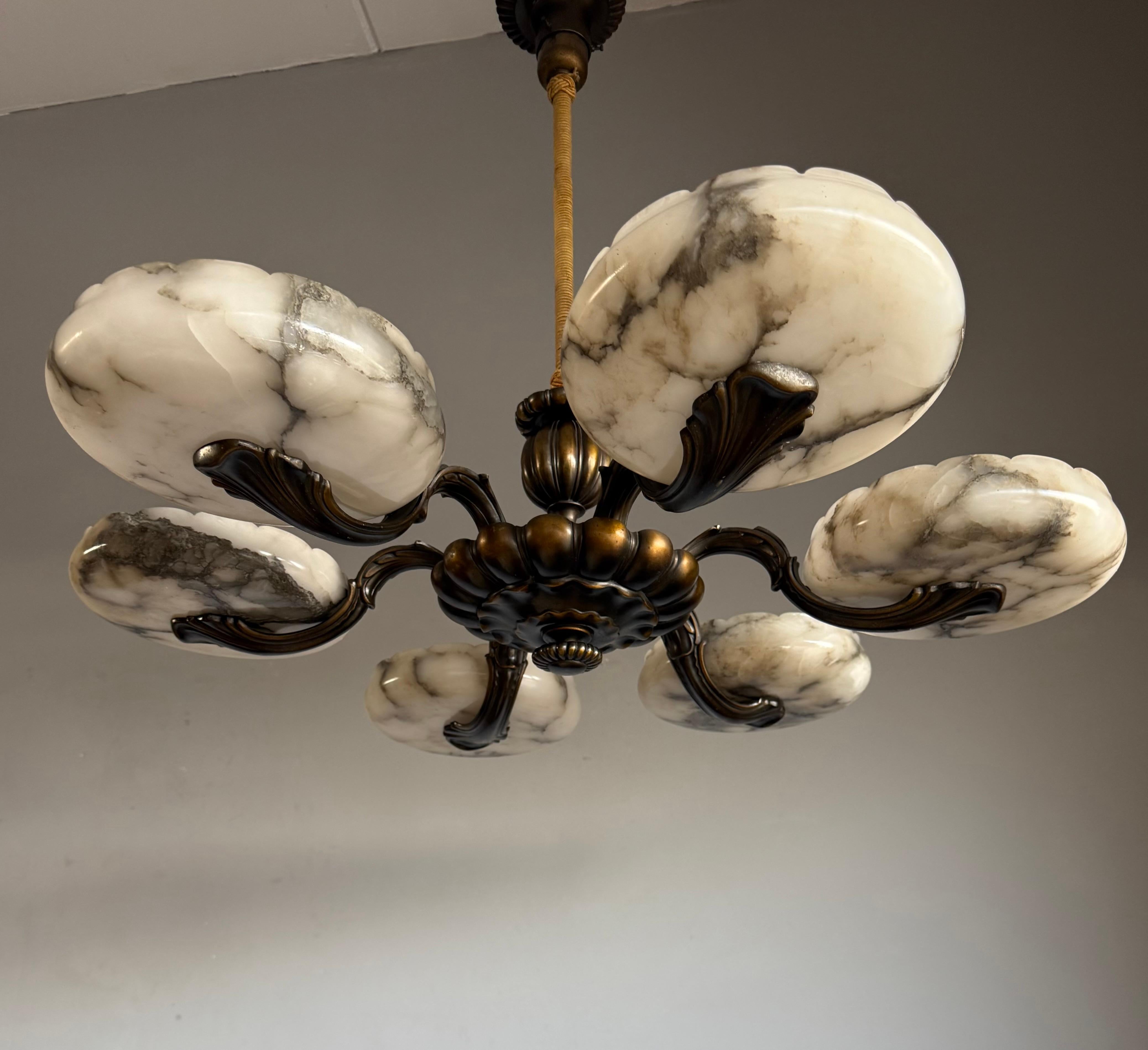 Francese MARVELOUS Bronze Art Deco Chandelier / Pendant with SIX LARGE Alabaster Shades (lampadario in bronzo con sei grandi paralumi in alabastro) in vendita