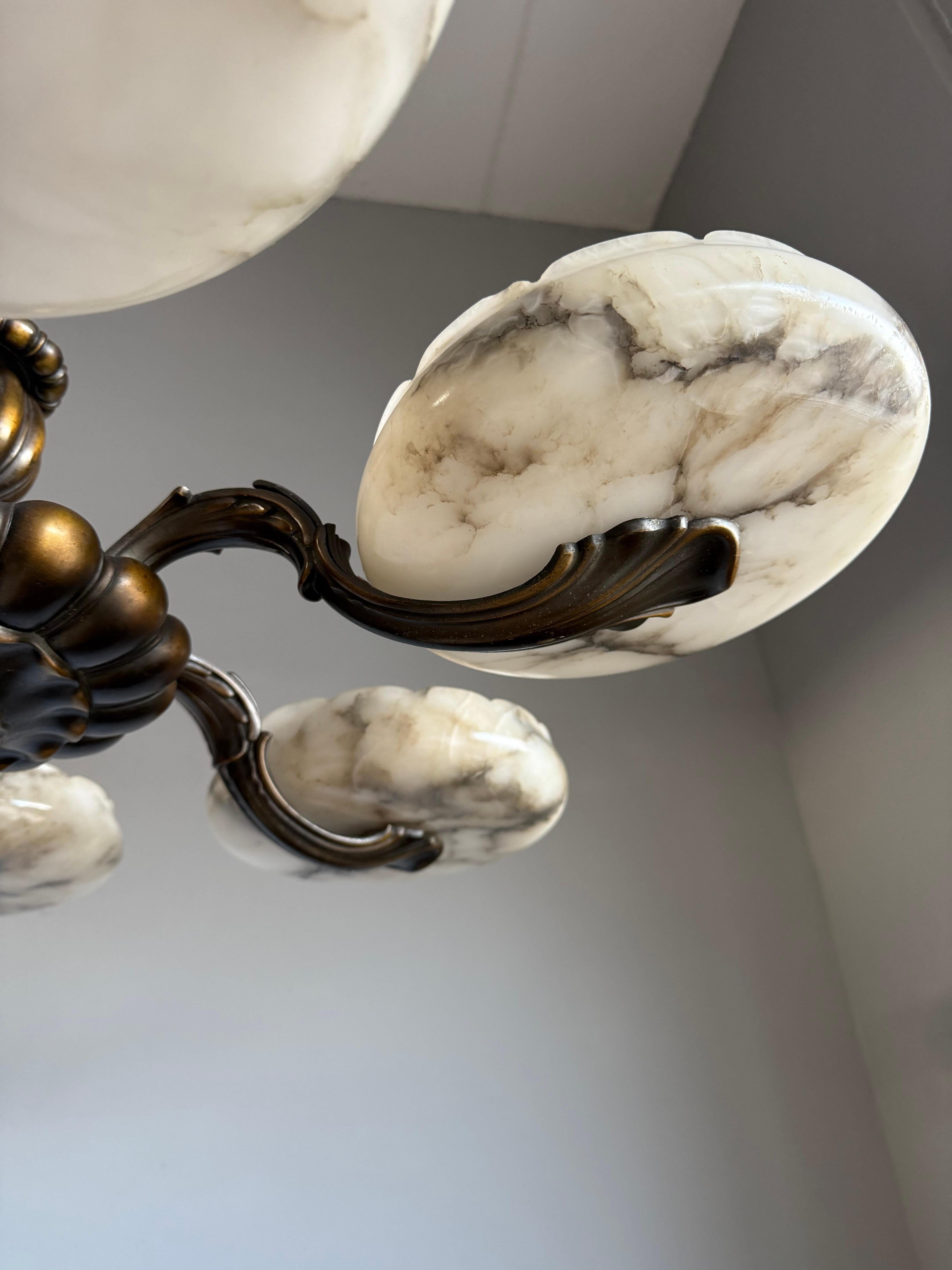 MARVELOUS Bronze Art Deco Chandelier / Pendant with SIX LARGE Alabaster Shades (lampadario in bronzo con sei grandi paralumi in alabastro) in vendita 1