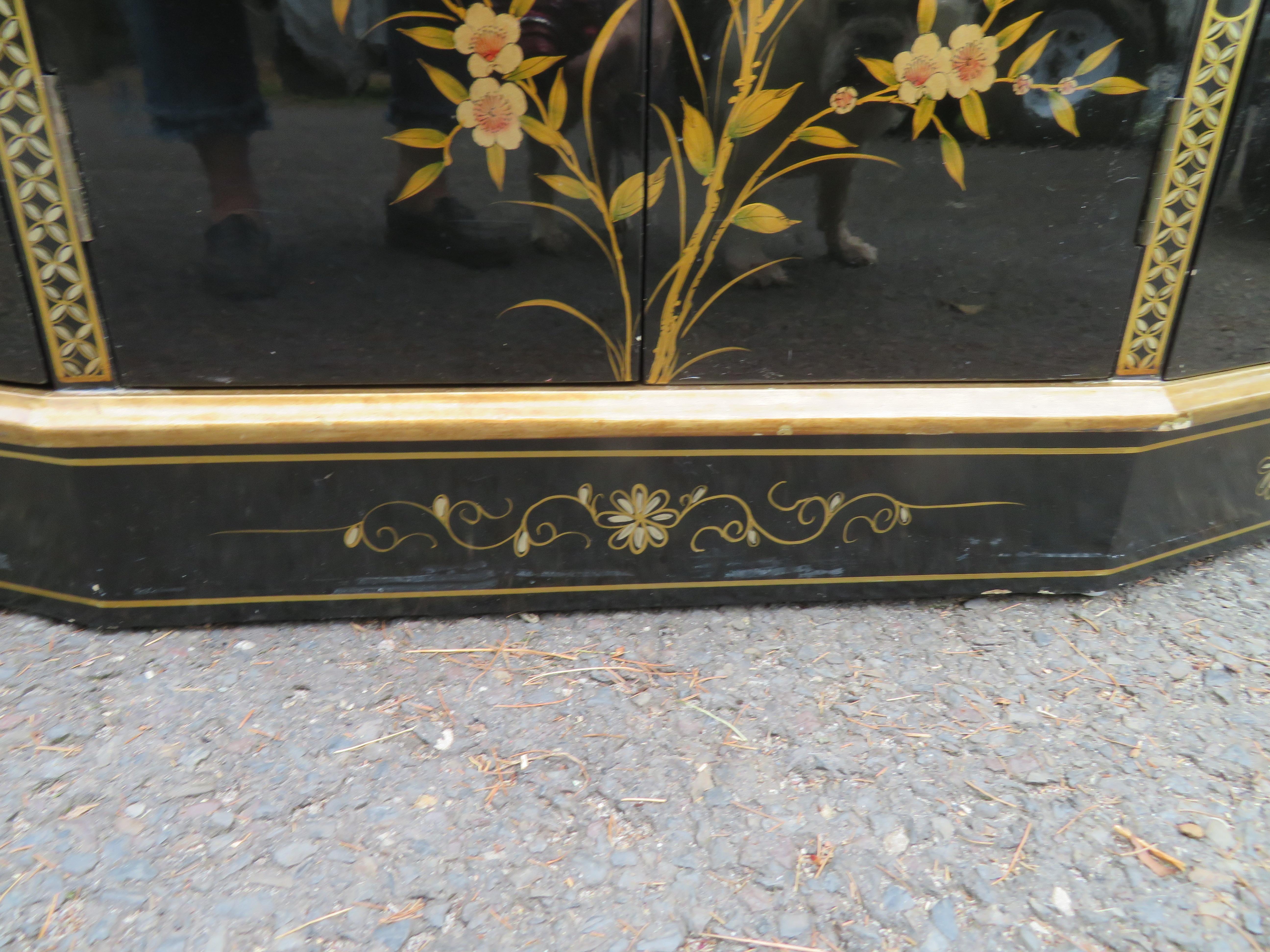 Marvelous Chinoiserie Black Lacquered Console Cabinet Hand-Painted Floral For Sale 6