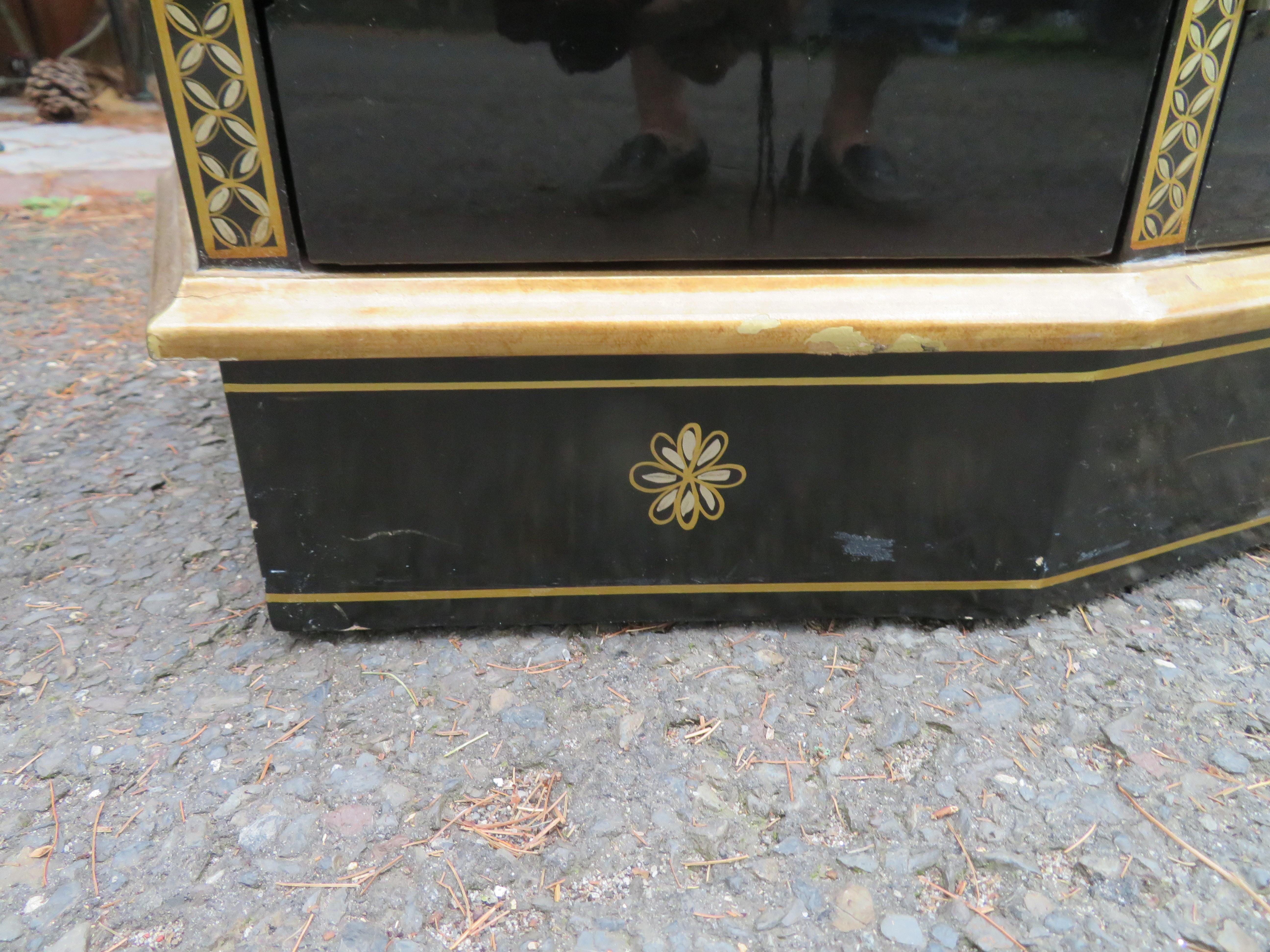 Marvelous Chinoiserie Black Lacquered Console Cabinet Hand-Painted Floral For Sale 7