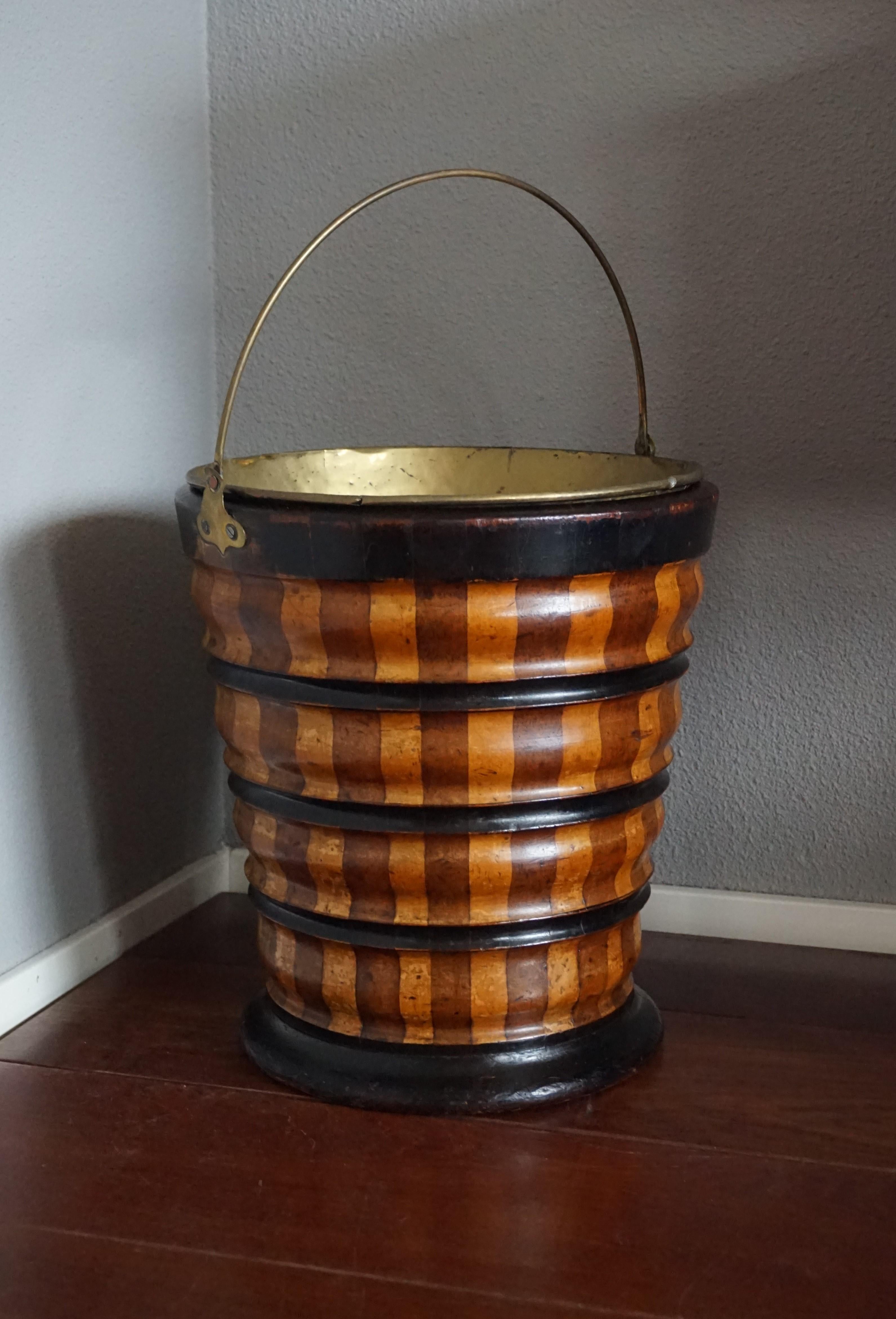 Marvelous Design & Colors 19th Century Two-Tone Wooden Dutch Regency Tea Bucket 7