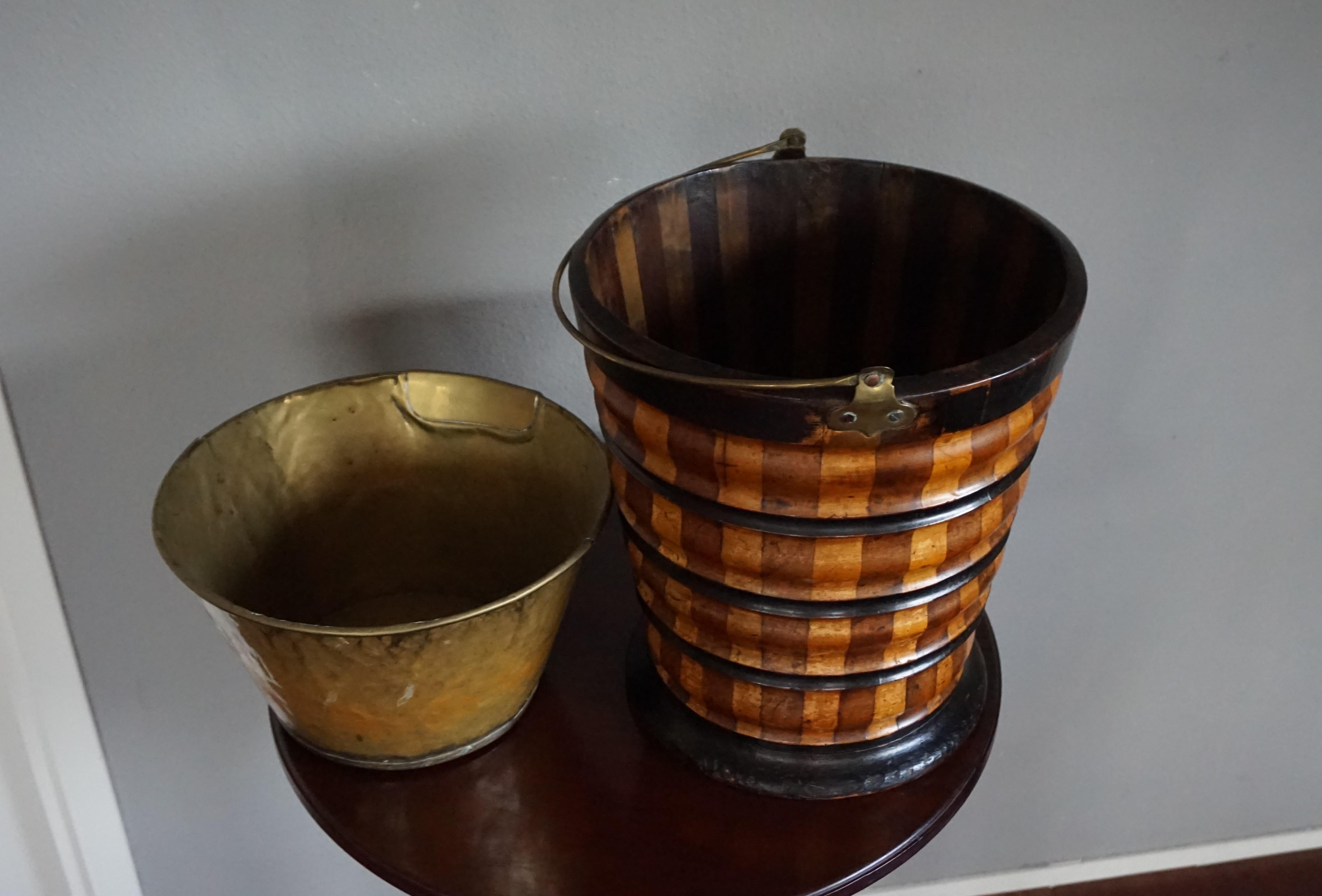 Marvelous Design & Colors 19th Century Two-Tone Wooden Dutch Regency Tea Bucket In Good Condition In Lisse, NL