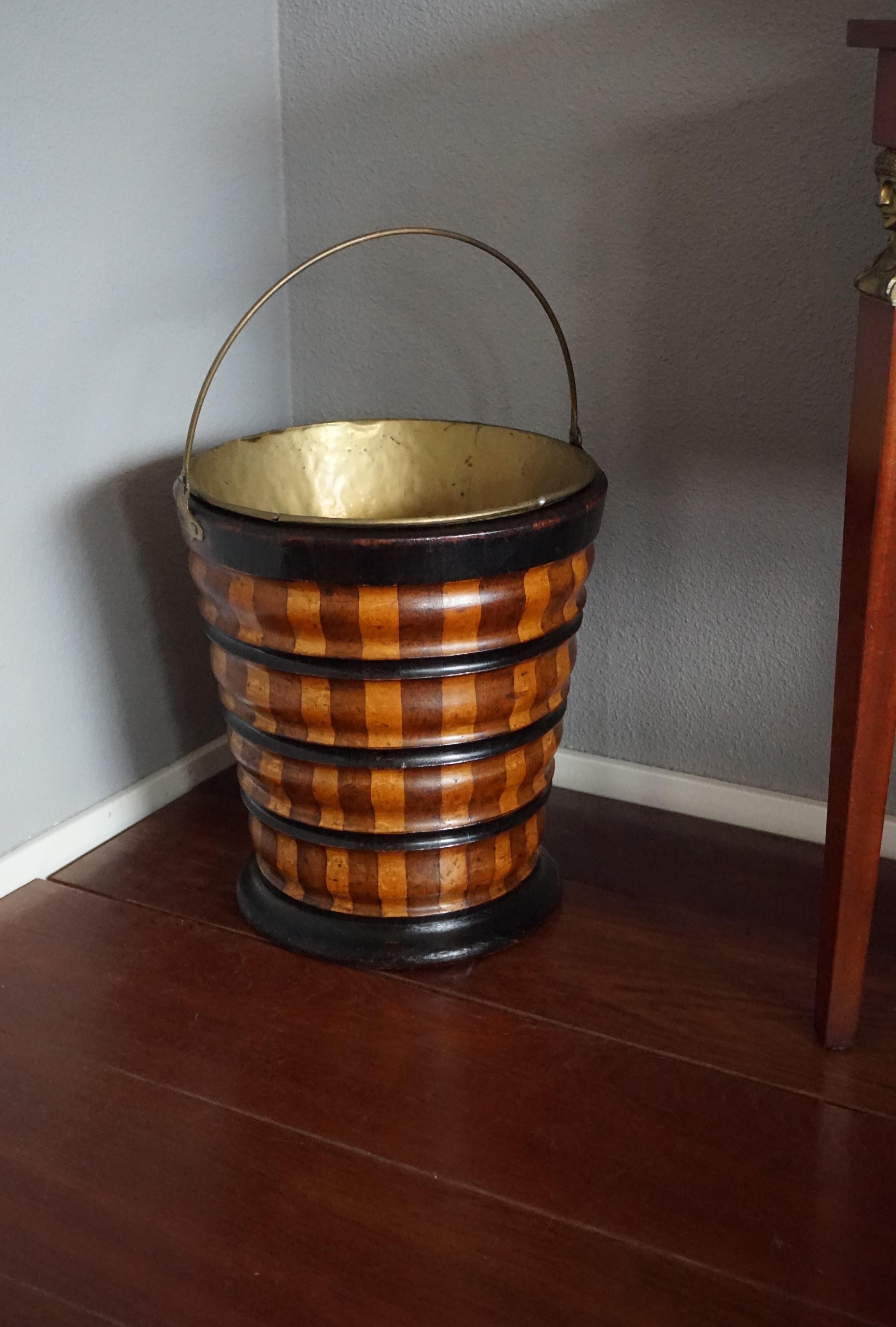 Marvelous Design & Colors 19th Century Two-Tone Wooden Dutch Regency Tea Bucket 2