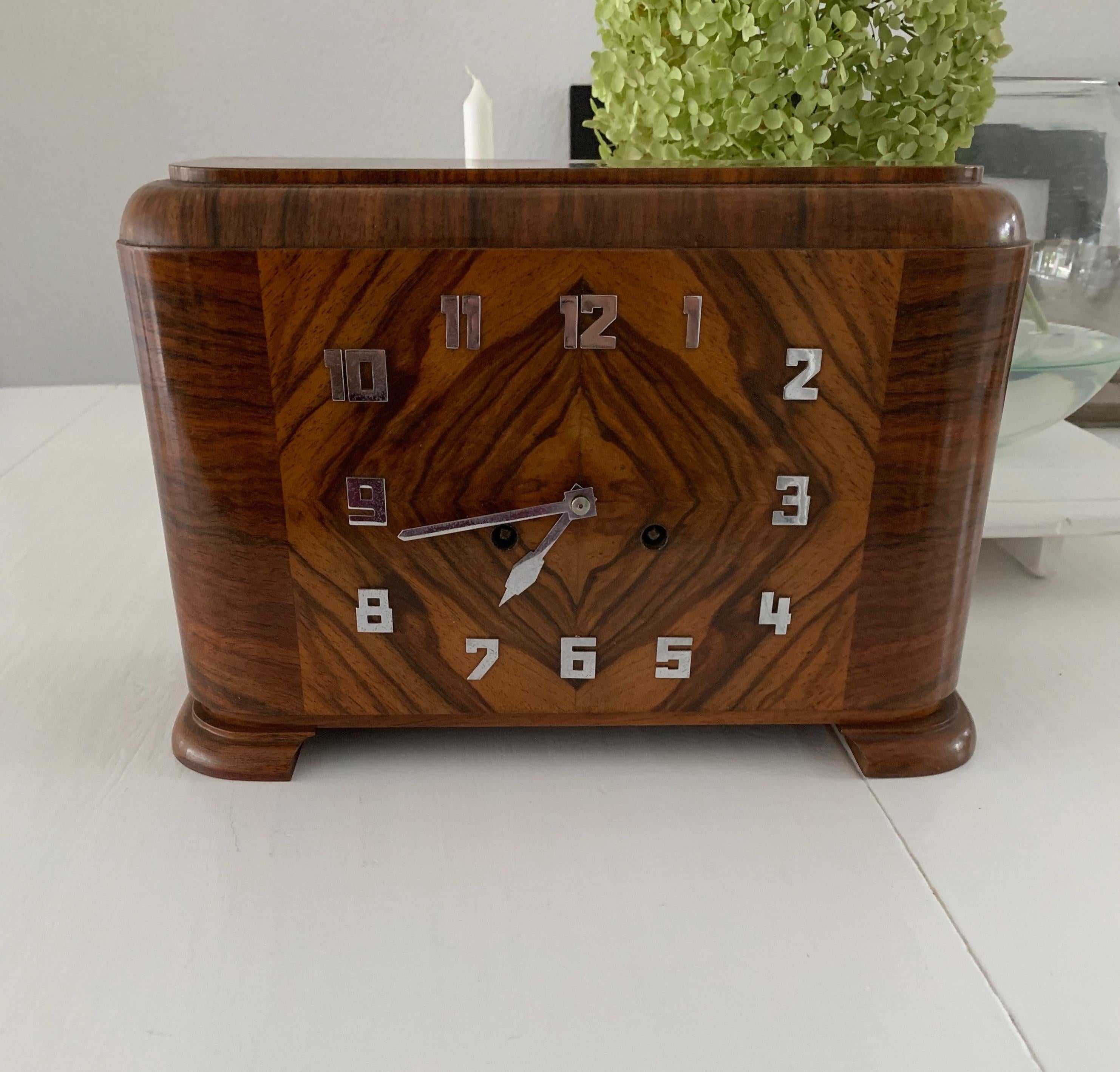 Marvelous Design & Warm Color Burl Walnut Art Deco Mantel Desk or Pendulum Clock 8