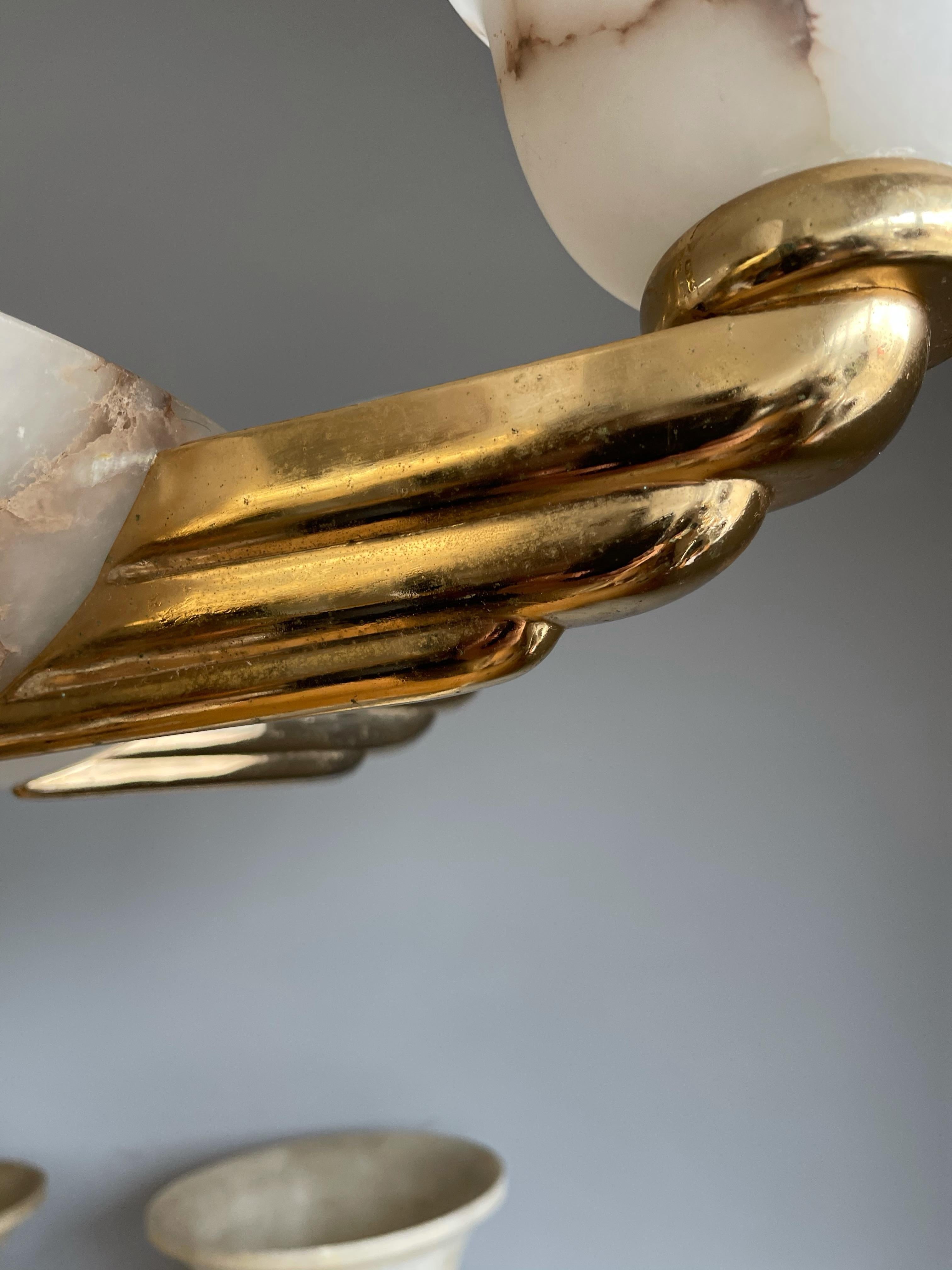 Magnifique et grand lustre / lampe à suspension de style Art déco en albâtre et bronze en vente 4