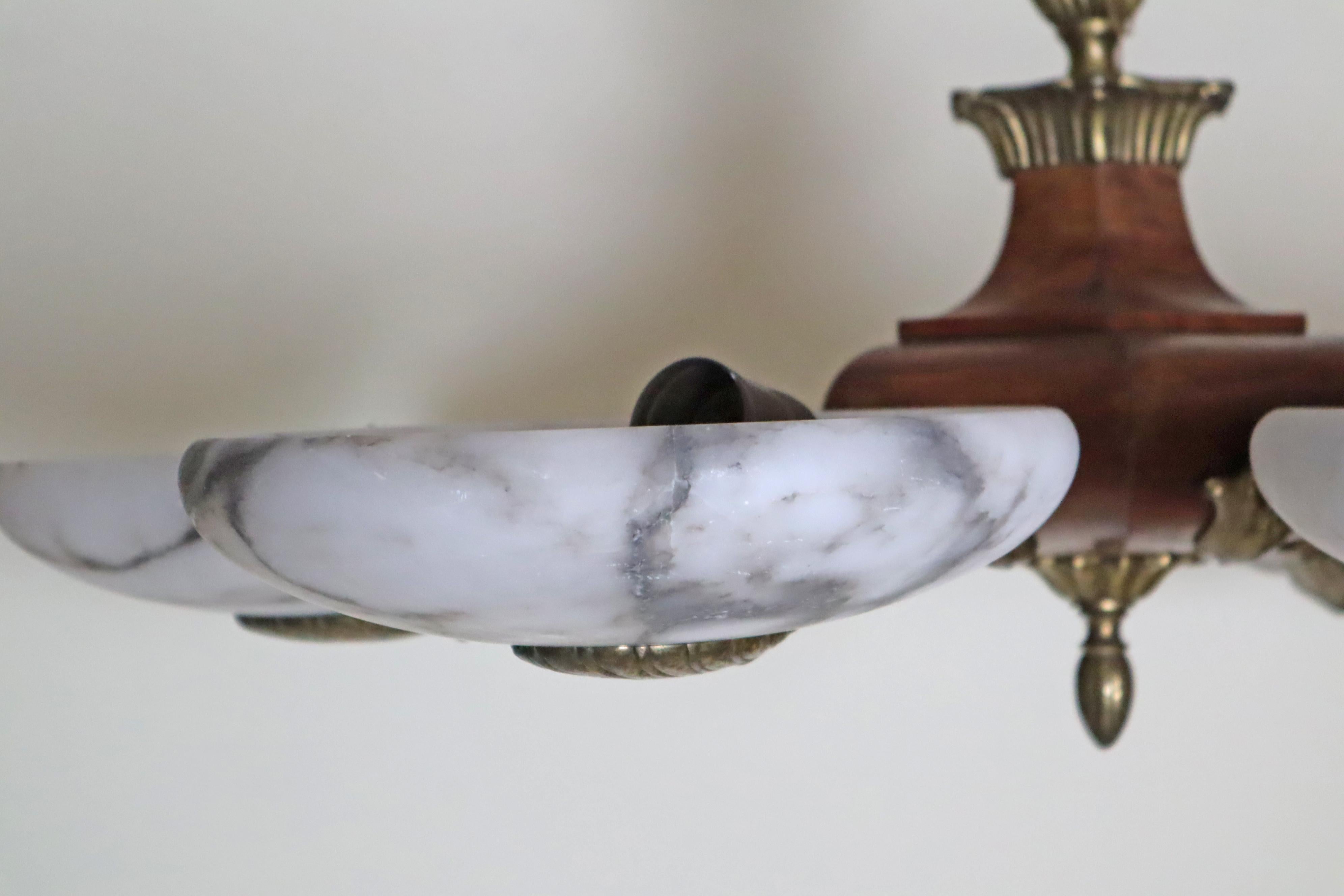 Meraviglioso lampadario a sei braccia in alabastro Art Nouveau, Francia anni '20 in vendita 3