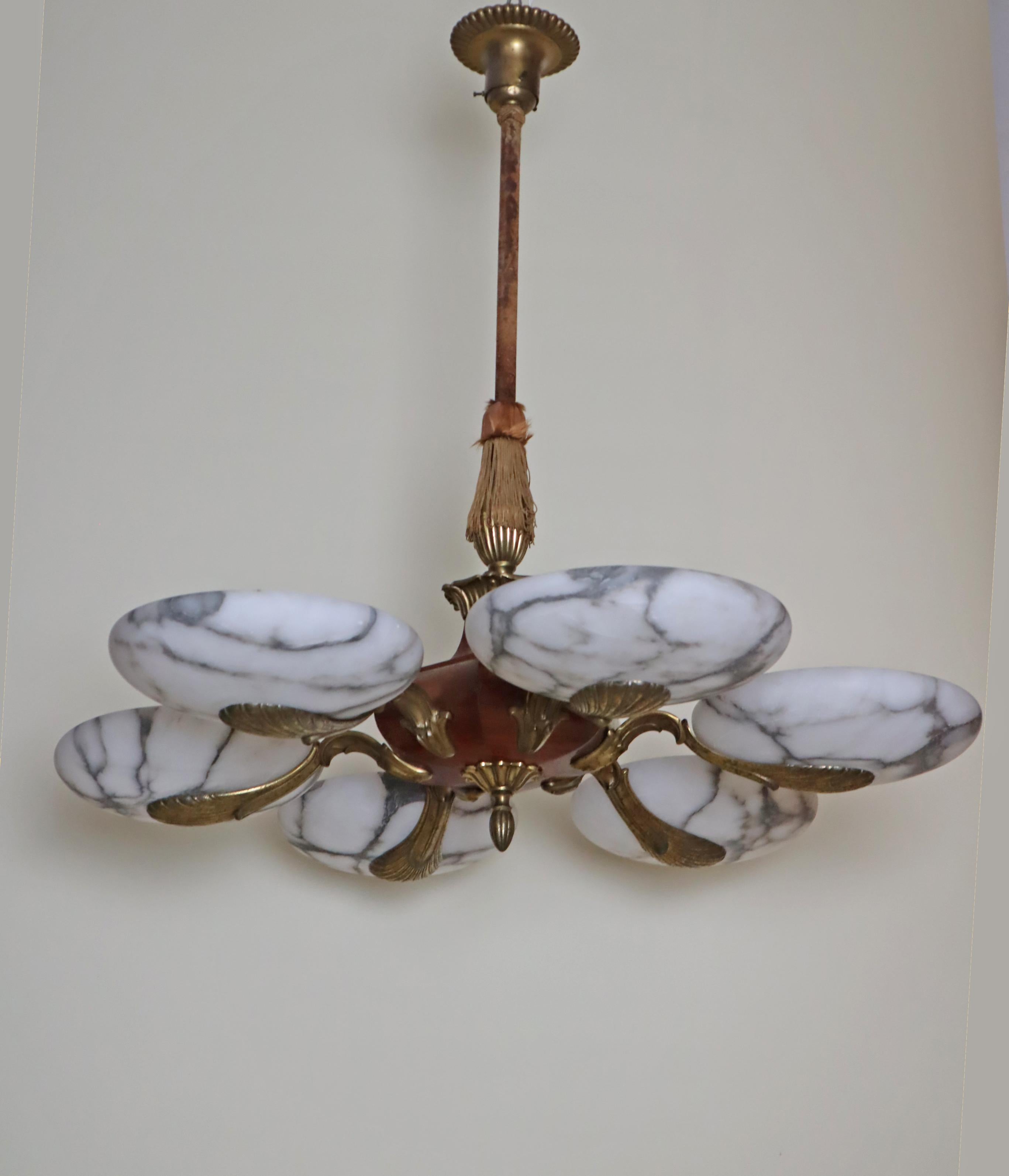 Meraviglioso lampadario a sei braccia in alabastro Art Nouveau, Francia anni '20 in vendita 8