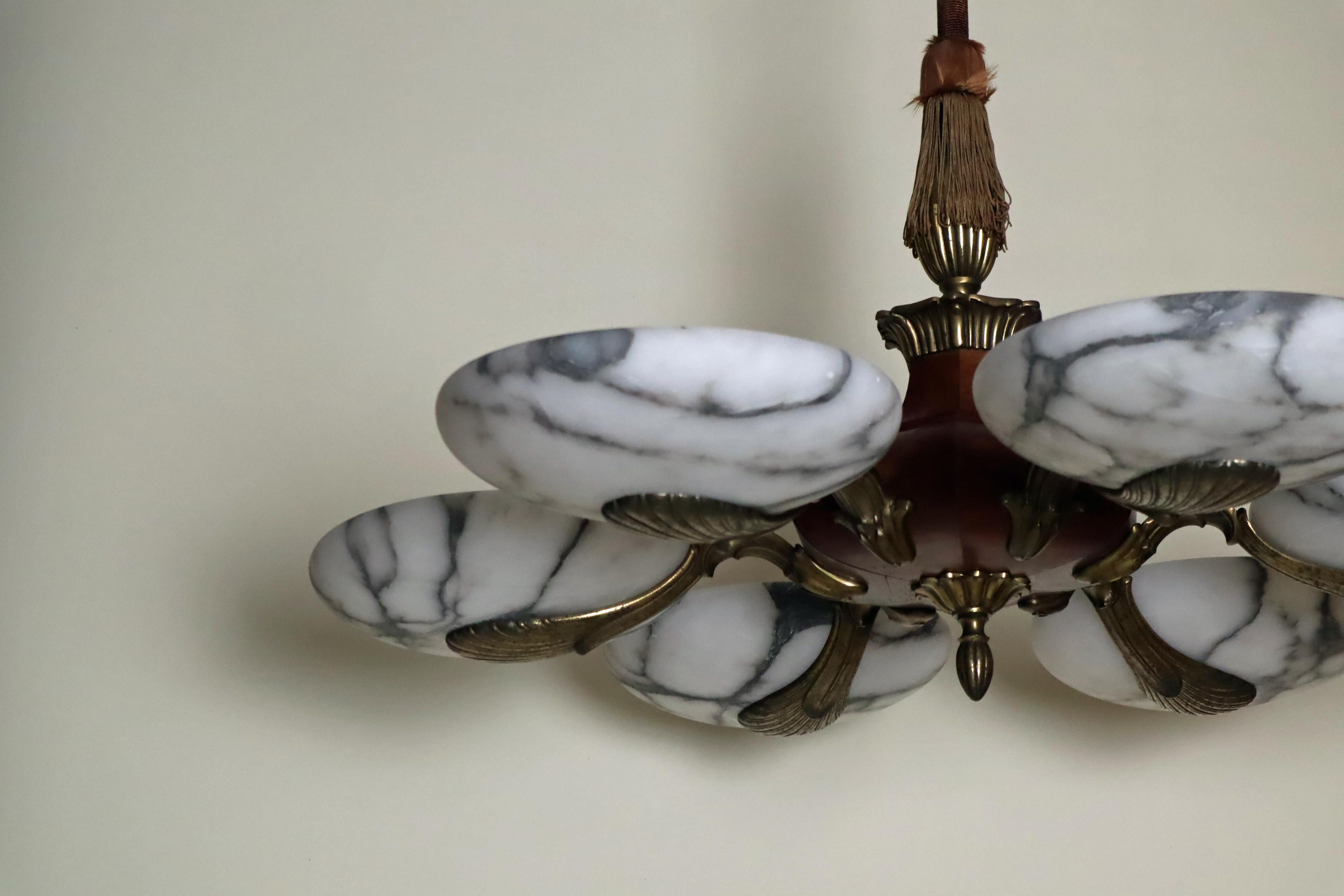 Meraviglioso lampadario a sei braccia in alabastro Art Nouveau, Francia anni '20 in vendita 11