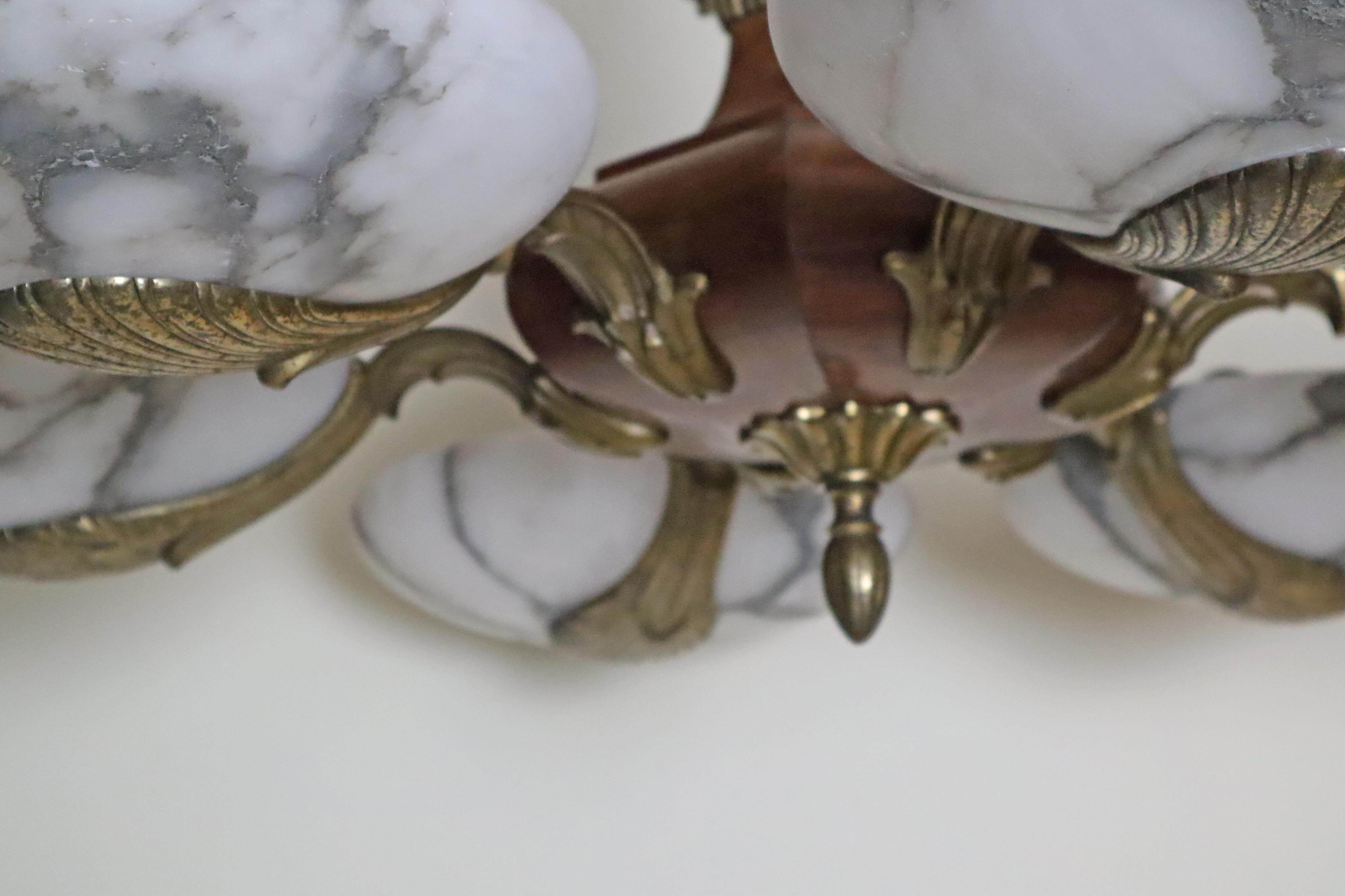 Meraviglioso lampadario a sei braccia in alabastro Art Nouveau, Francia anni '20 in vendita 2