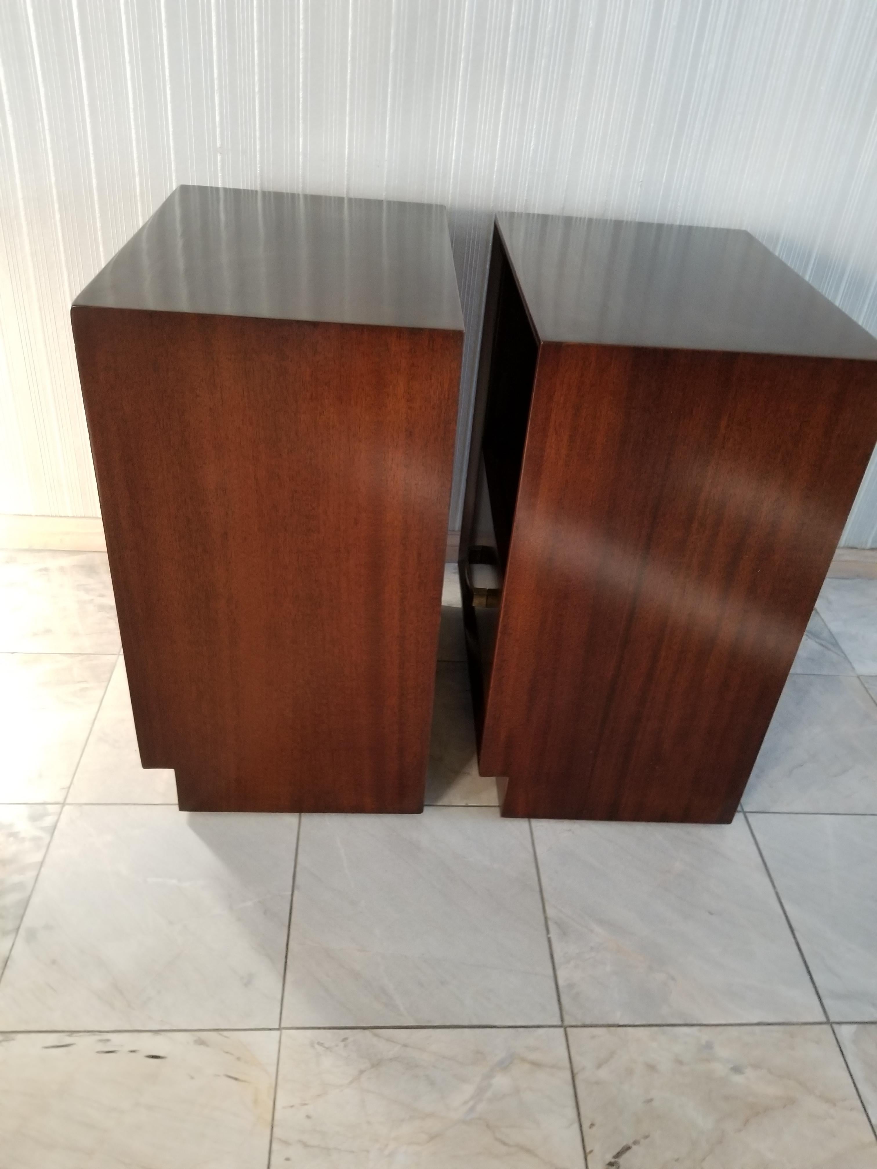 Marvelous Mahogany with Brass Nightstands End Tables, John Stuart Michigan 1950s In Good Condition In Chula Vista, CA