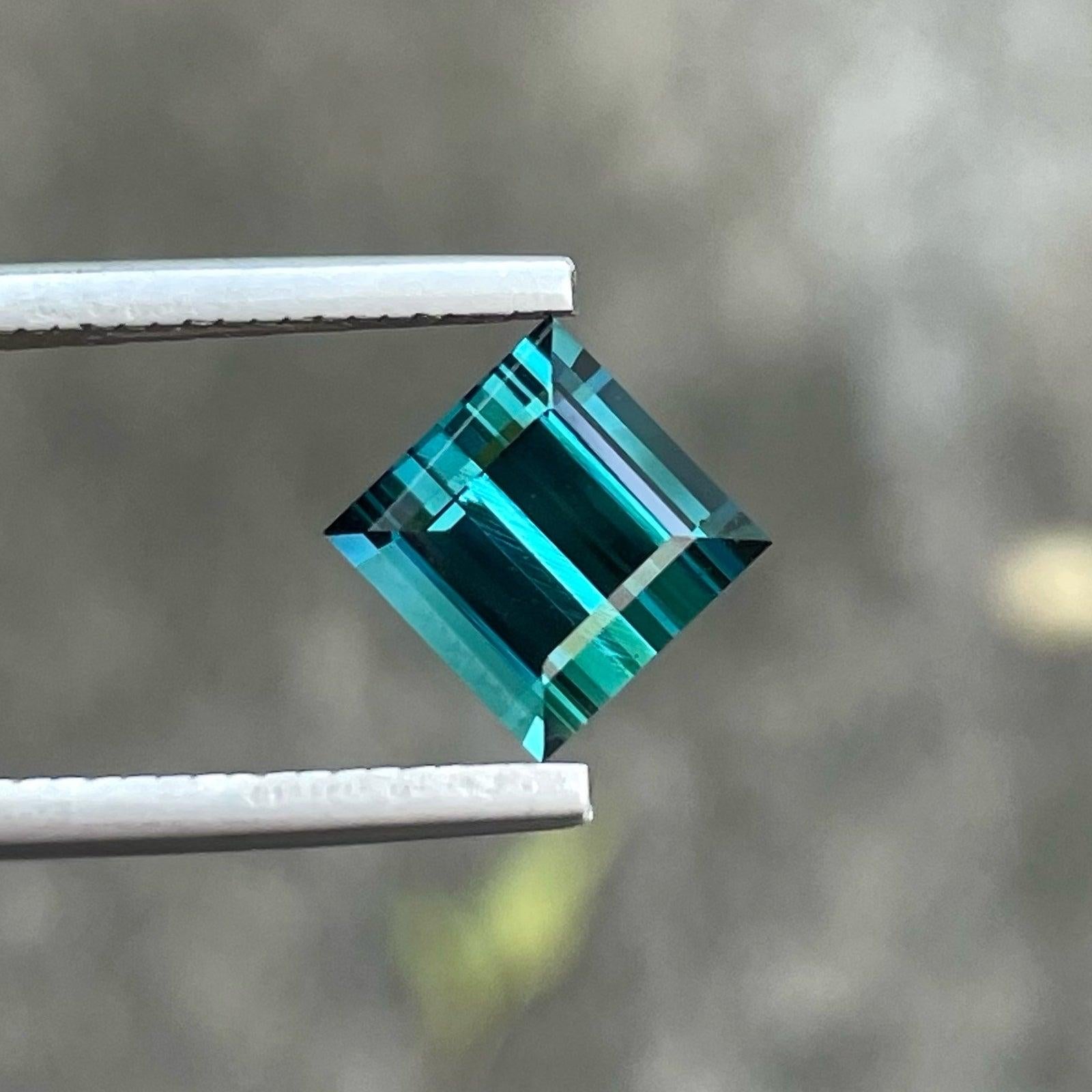 Marvelous Natural Indicolite Tourmaline Gemstone 2.10 Carats Baguette Cut In New Condition For Sale In Bangkok, TH