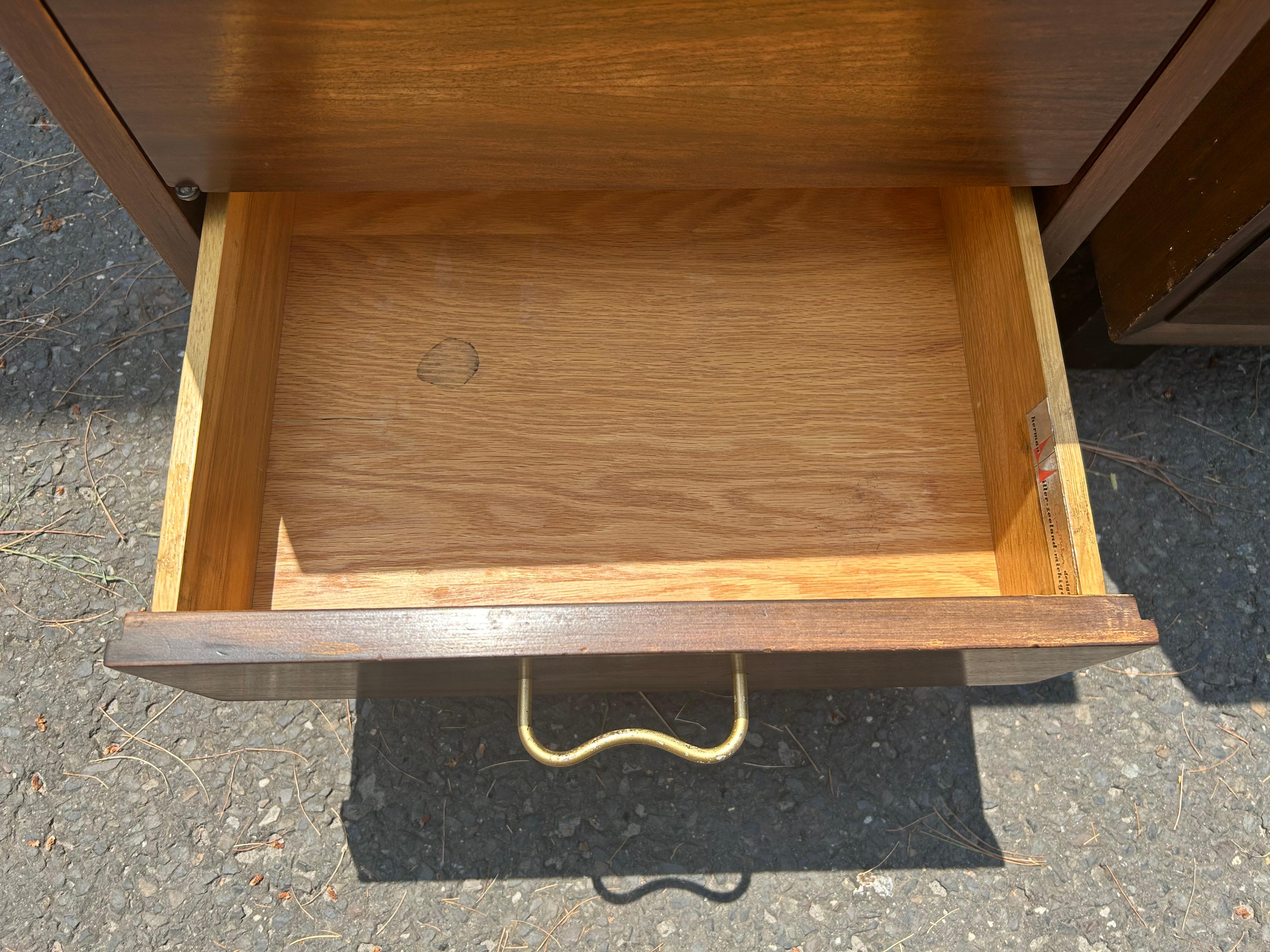 Marvelous Pair George Nelson Primavera Night Stand Mid-Century Modern In Good Condition For Sale In Pemberton, NJ