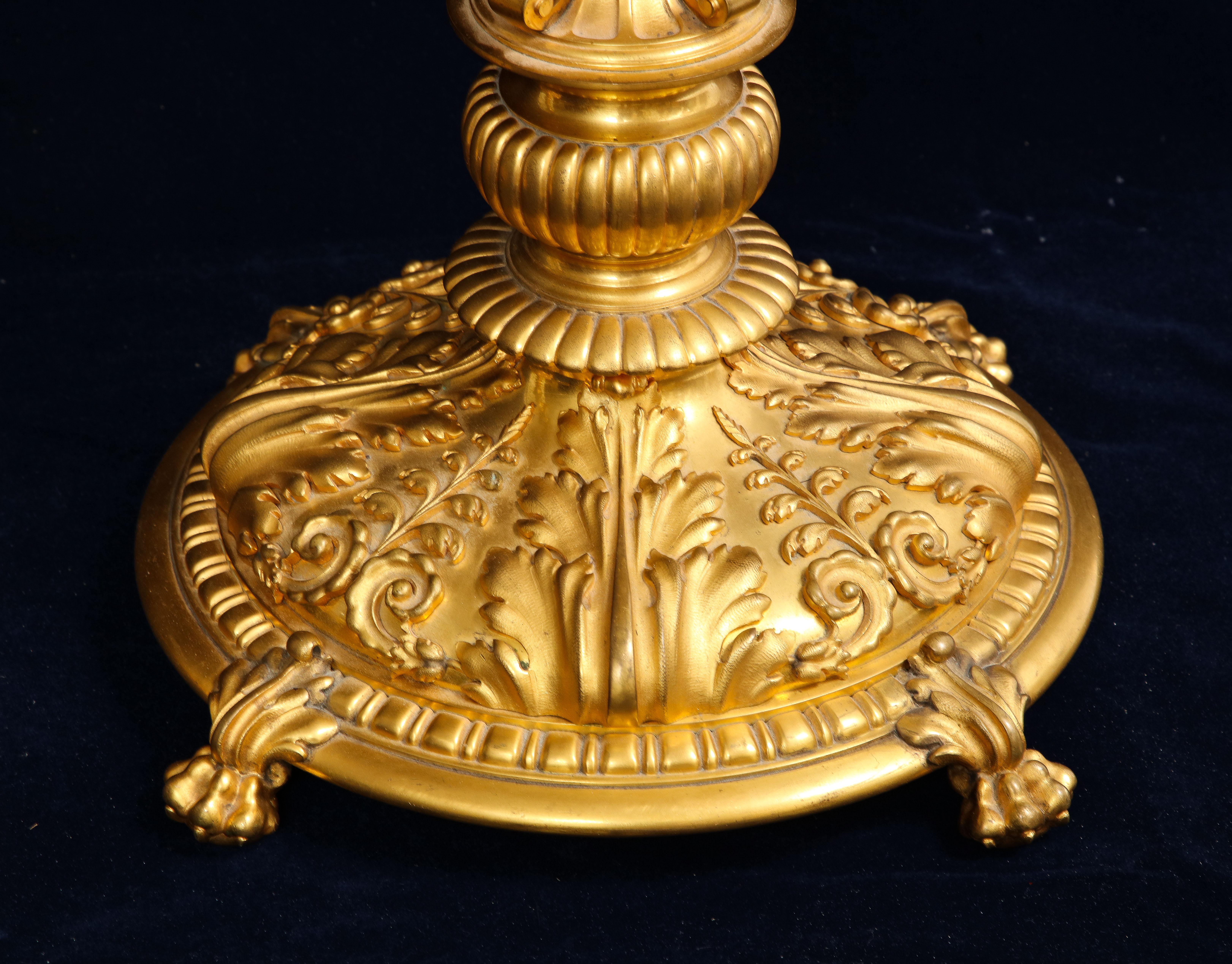 Wunderschönes Paar französischer vierarmiger Goldbronze-Kandelaber aus dem 19. Jahrhundert, signiert P. Canaux im Angebot 10