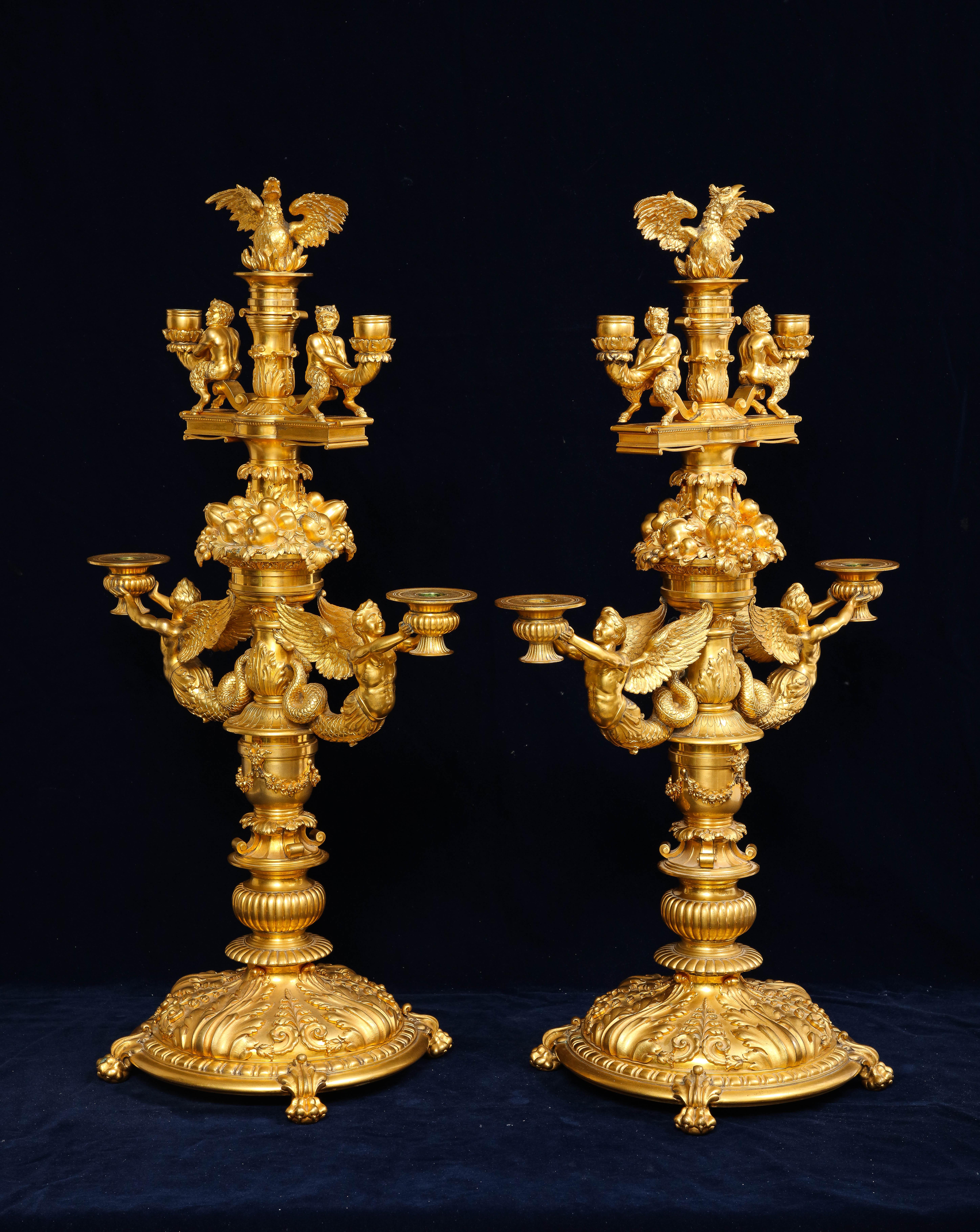 Wunderschönes Paar französischer vierarmiger Goldbronze-Kandelaber aus dem 19. Jahrhundert, signiert P. Canaux (Vergoldet) im Angebot