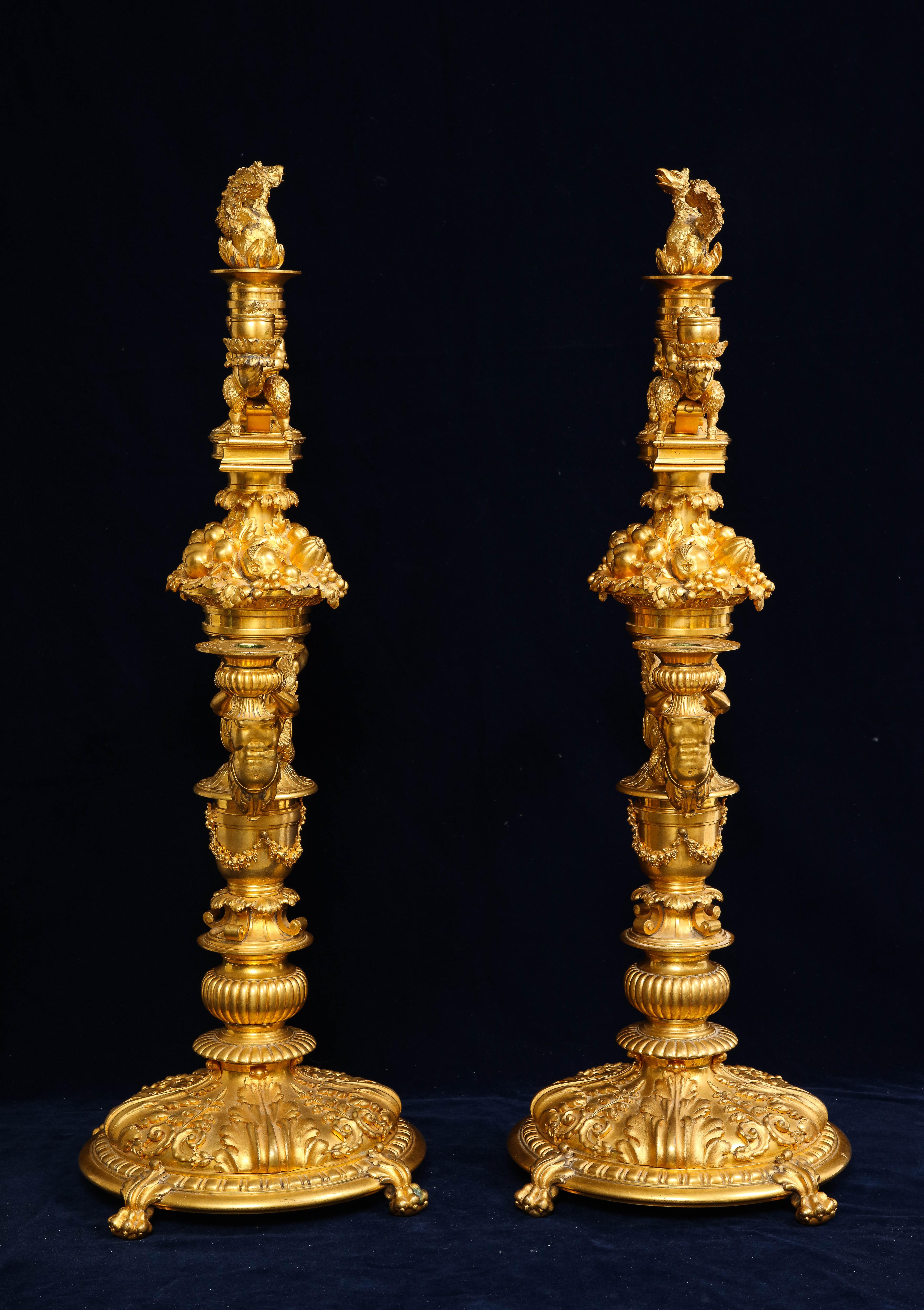 Fin du XIXe siècle Merveilleuse paire de candélabres à quatre bras en bronze doré français du 19ème siècle, signés P. Canaux en vente