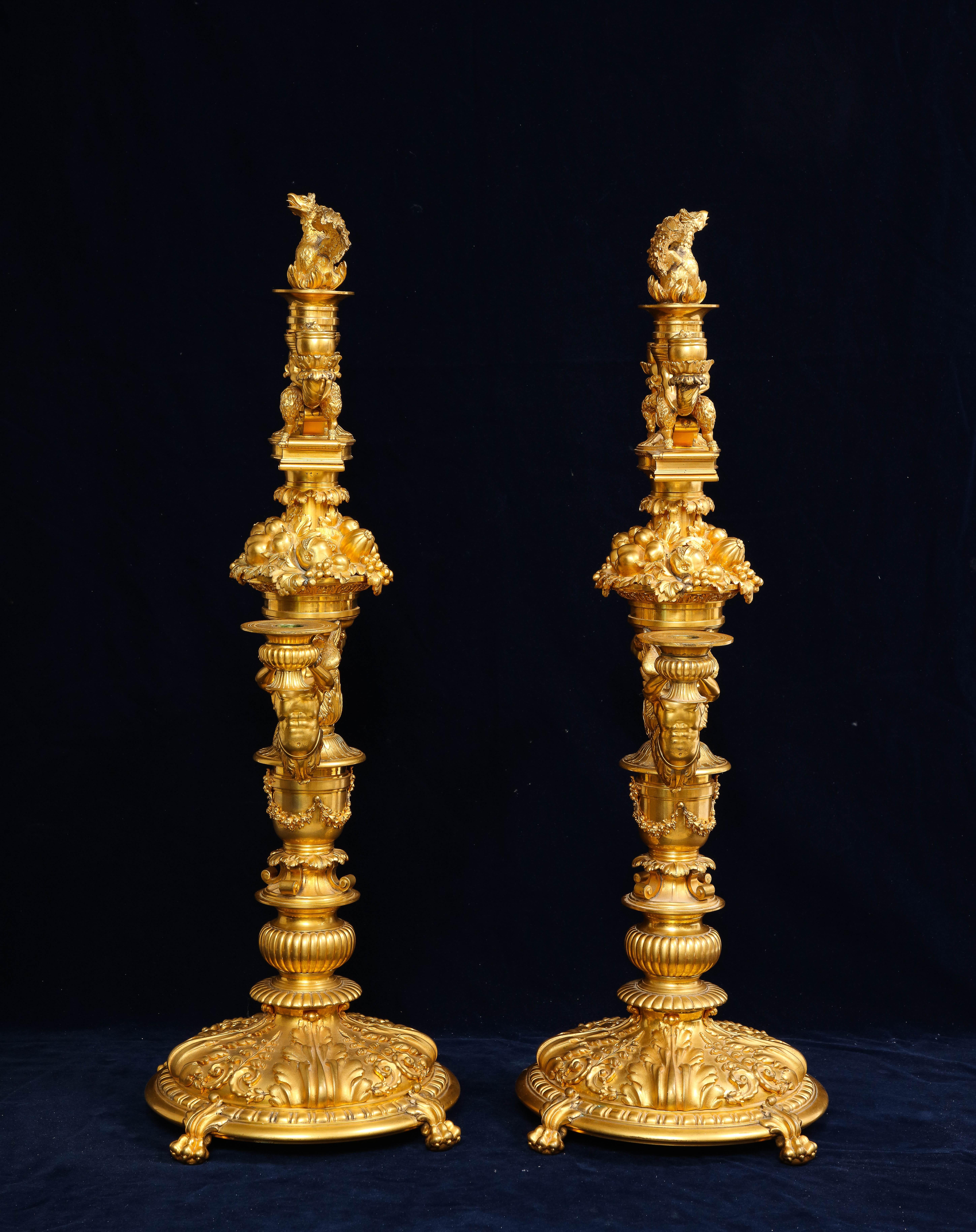 Wunderschönes Paar französischer vierarmiger Goldbronze-Kandelaber aus dem 19. Jahrhundert, signiert P. Canaux (Bronze) im Angebot