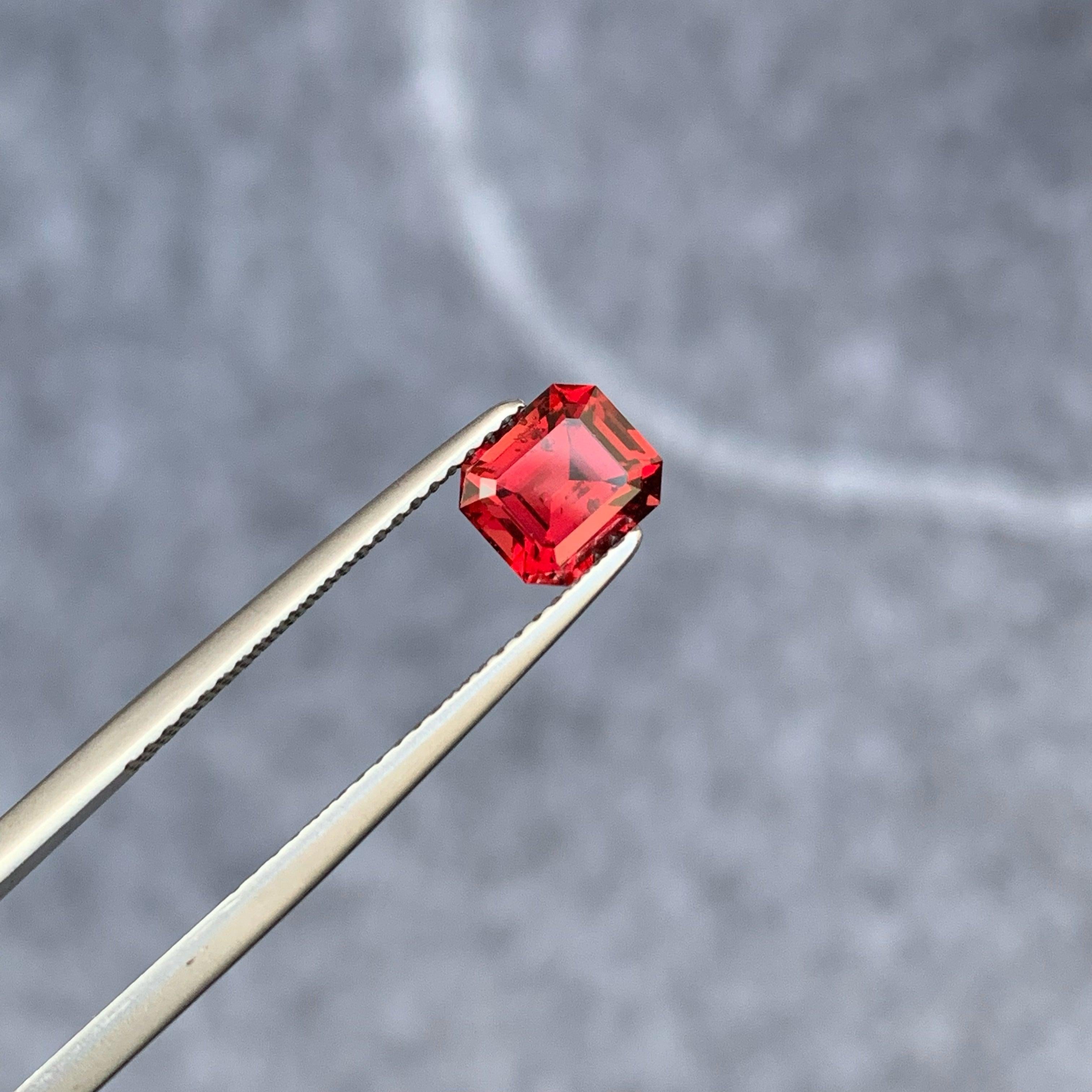 Marvelous Red Umbalite Garnet Gemstone, Available for sale at whole sale price natural high quality 1.50 carats SI Clarity Natural Loose Garnet from Tanzania.

Product Information:
GEMSTONE NAME: Marvelous Red Umbalite Garnet Gemstone
WEIGHT:	1.50