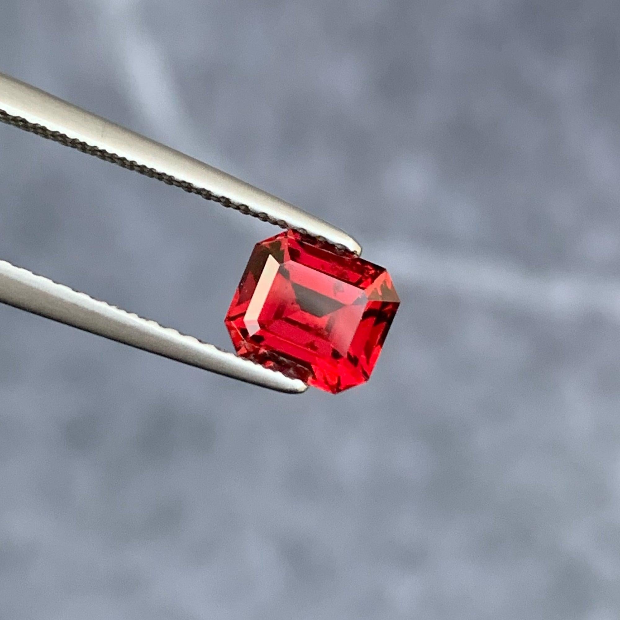 Modern Marvelous Red Umbalite Garnet Gemstone 1.50 Carats Garnet Jewelry Garnet Stone For Sale