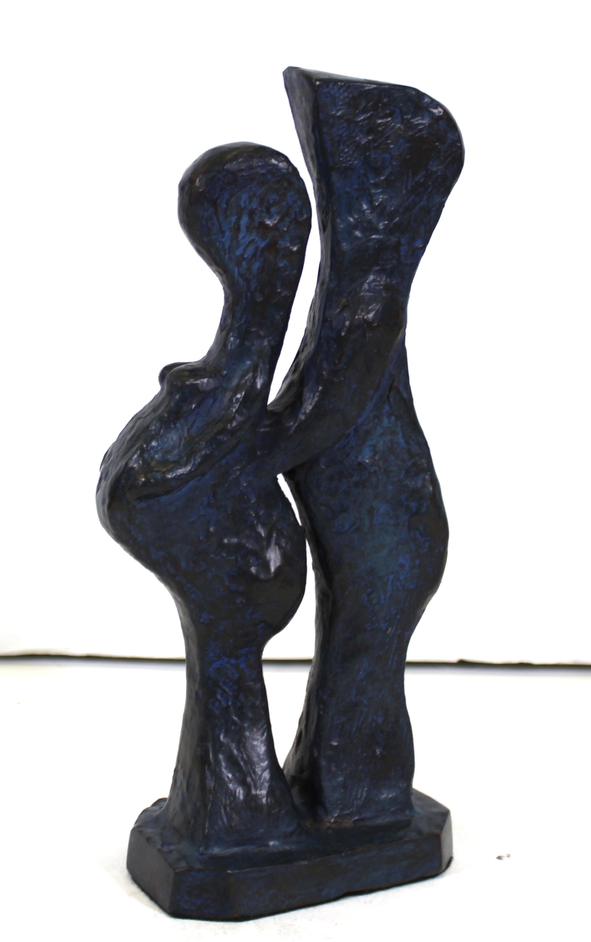 Moderne abstrakte Bronzeskulptur eines sich umarmenden Paares von Marvin Bell (Ende des 20. Jahrhunderts) im Angebot
