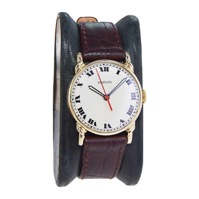 FACTORY / HOUSE: Marvin Watch Company
STYLE / REFERENCE: Art Deco Round Style 
METAL / MATERIAL: Yellow Gold Filled 
CIRCA / YEAR: 1940's
DIMENSIONS / SIZE: Length 34mm X Diameter 28mm
MOVEMENT / CALIBER: Manual Winding / 17 Jewels /  Caliber 540