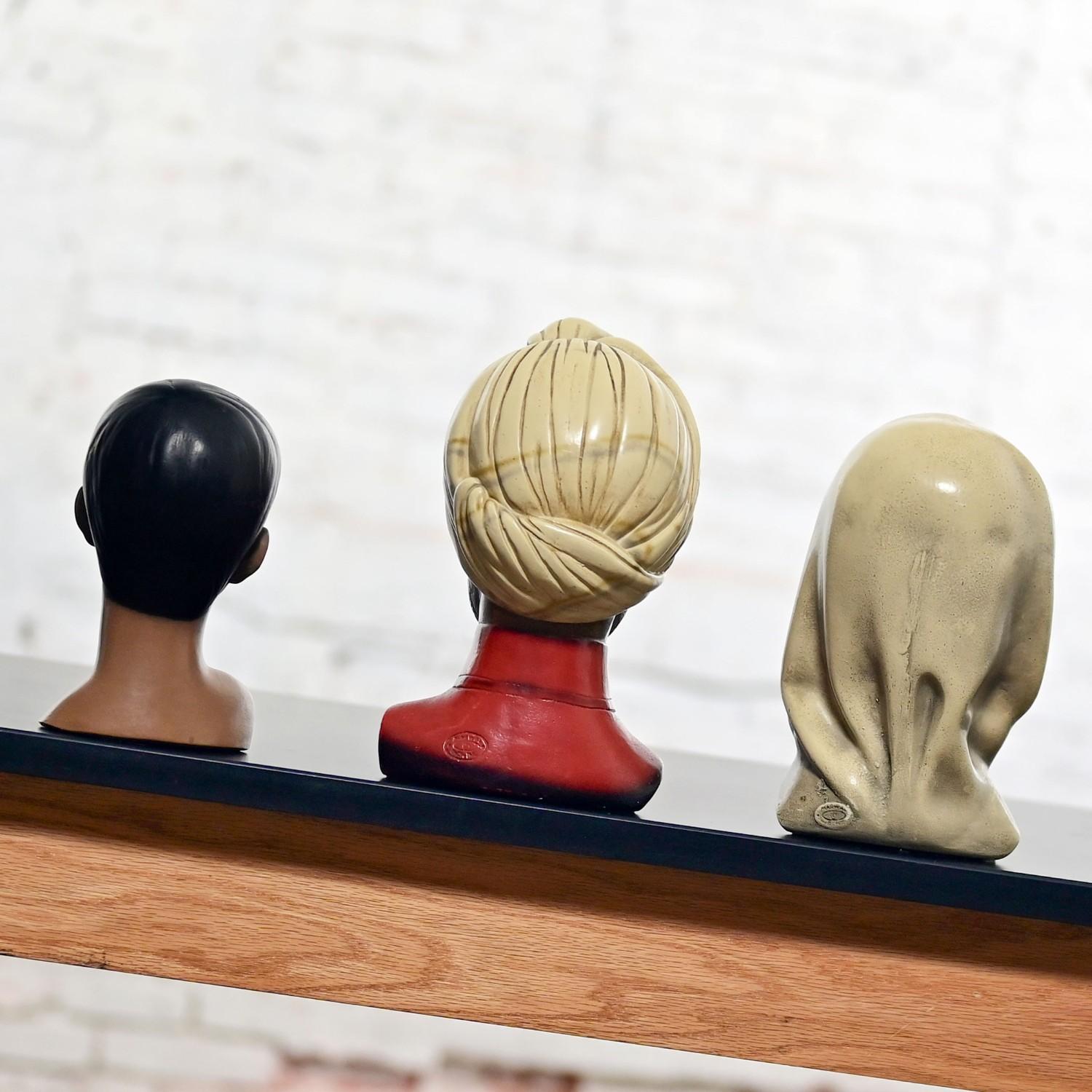 Marwal Industries Bustos Estatuarios de Yeso y Resina Familia de 3 Padre Madre e Hijo siglo XX en venta