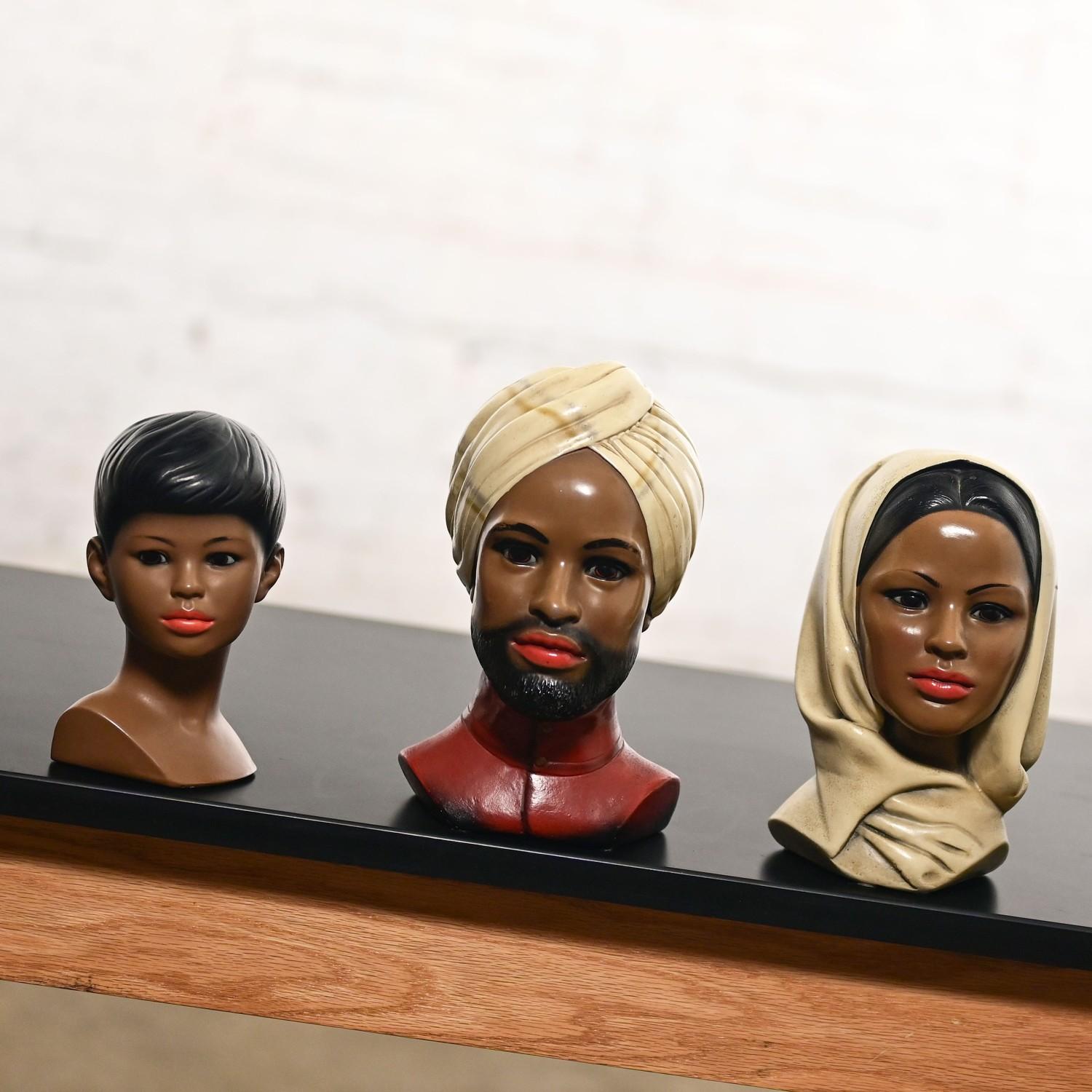Marwal Industries Bustos Estatuarios de Yeso y Resina Familia de 3 Padre Madre e Hijo en venta 2