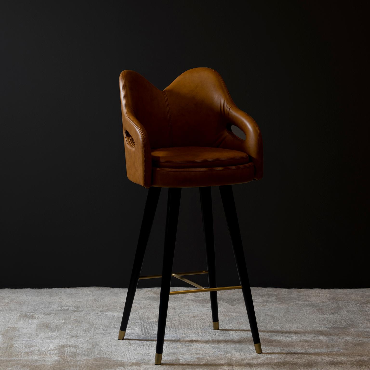 Mary Swivel Bar Stool, Contemporary Collection, Handcrafted in Portugal - Europe by Greenapple.

Conçu par Rute Martins pour la Collection Modern, le tabouret de bar Mary transcende l'ordinaire grâce à son design moderne et à la finesse de son