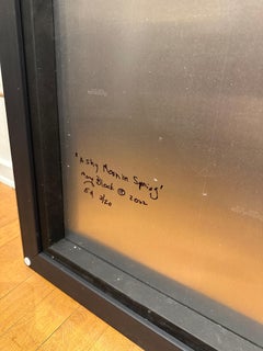 Una timida luna in primavera, fotografia a colori manipolata su larga scala con albero dai germogli rossi