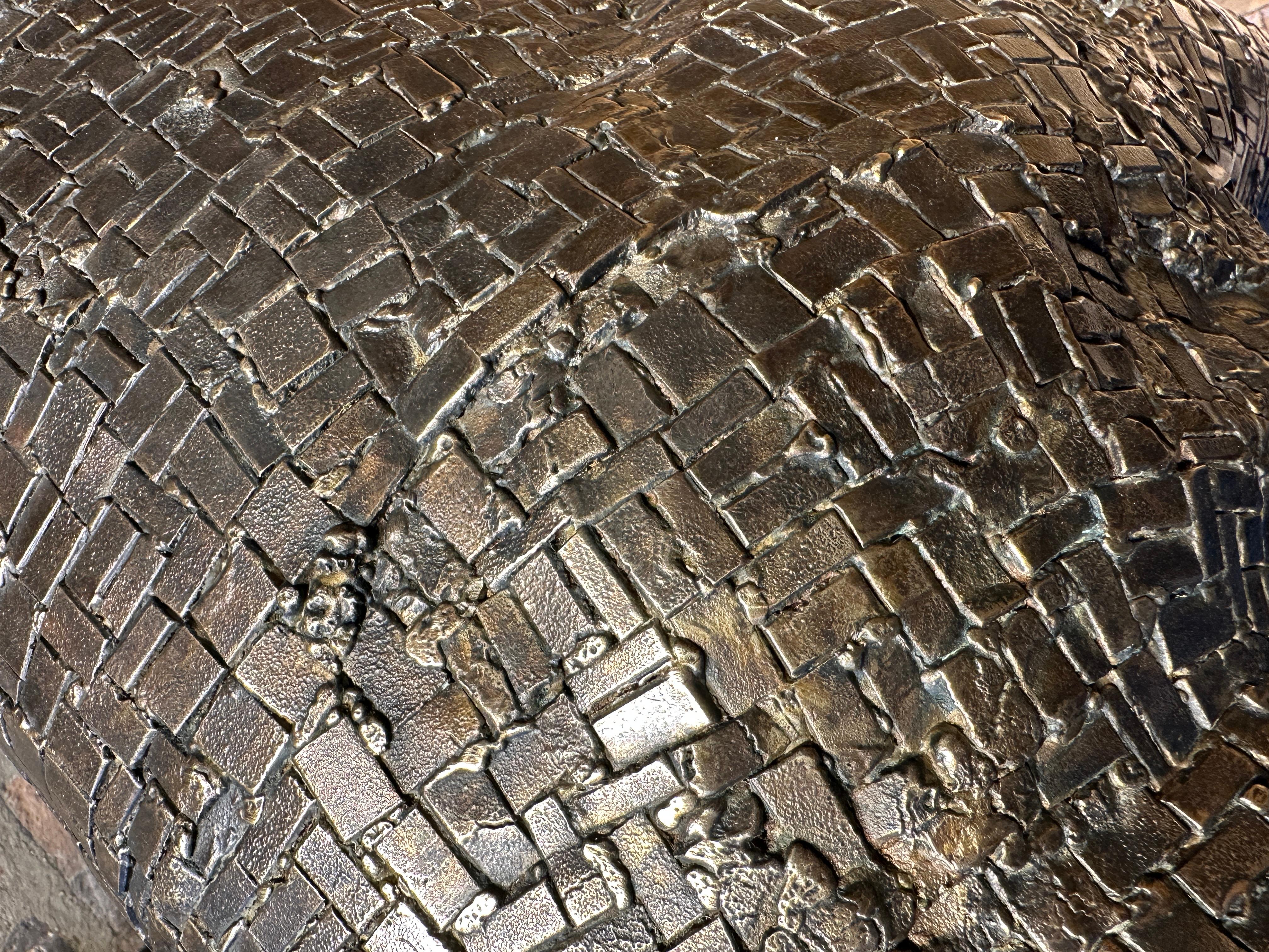 Walking Cat - Große Bronze-Tierskulptur mit Mosaik-Musteroberfläche im Angebot 6