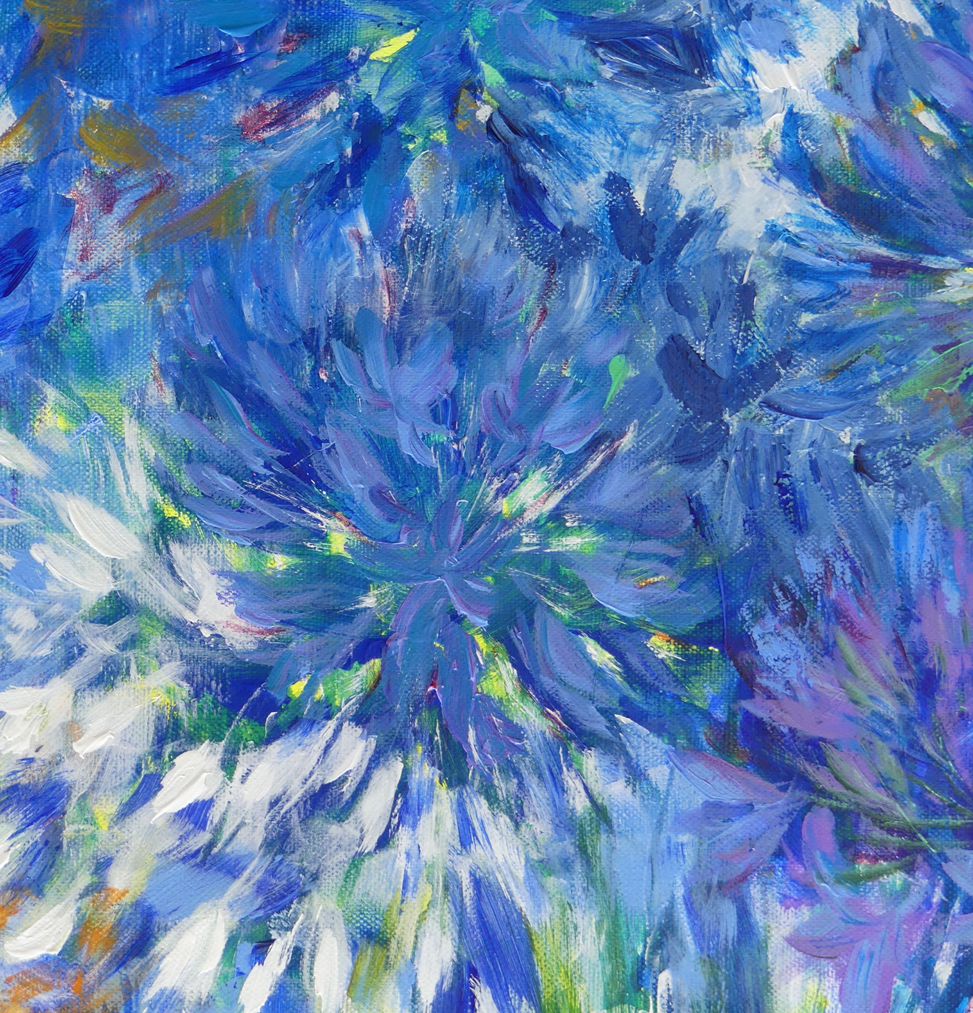 Agapanto blu e hemerocallis, Quadri originali, Primavera, Astratto - Painting Contemporaneo di Mary Chaplin