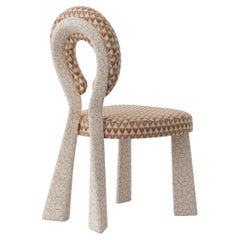 Silla de comedor Mary con patas tapizadas en Dedar Amuleto, hecha a mano en Portugal por Ottiu