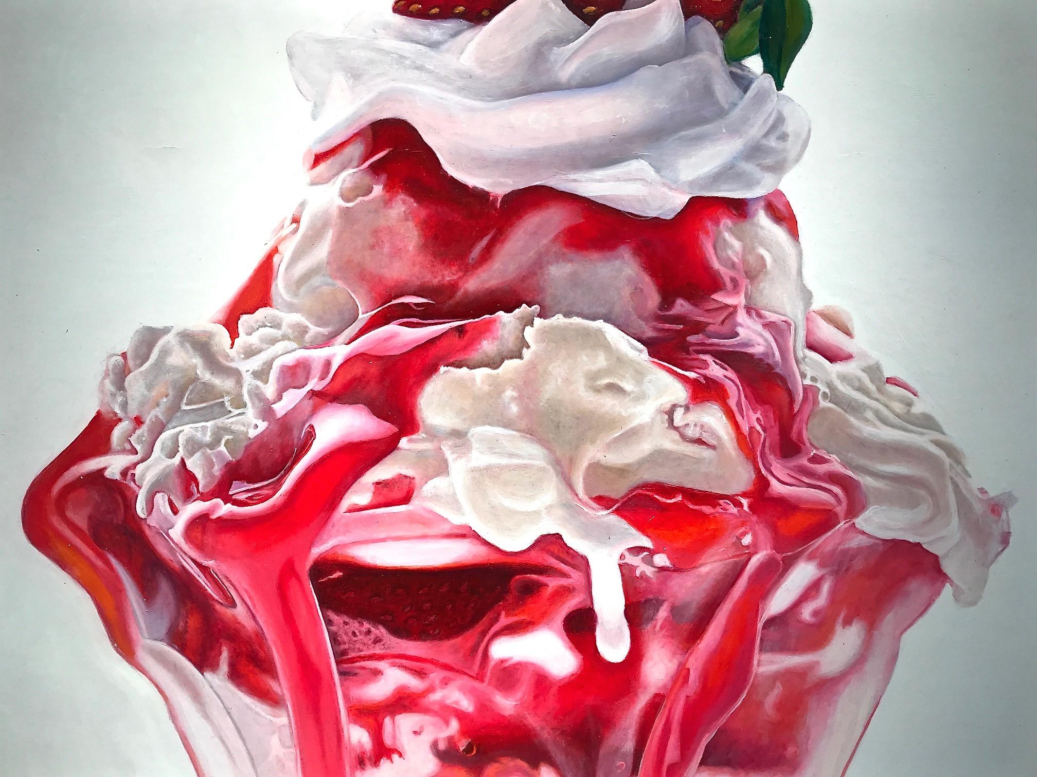 « Strawberry Sundae »  Réalisme photographique délicat de la photo de Vanilla Cream & Whipped Cream   - Rose Figurative Painting par Mary Ellen Johnson