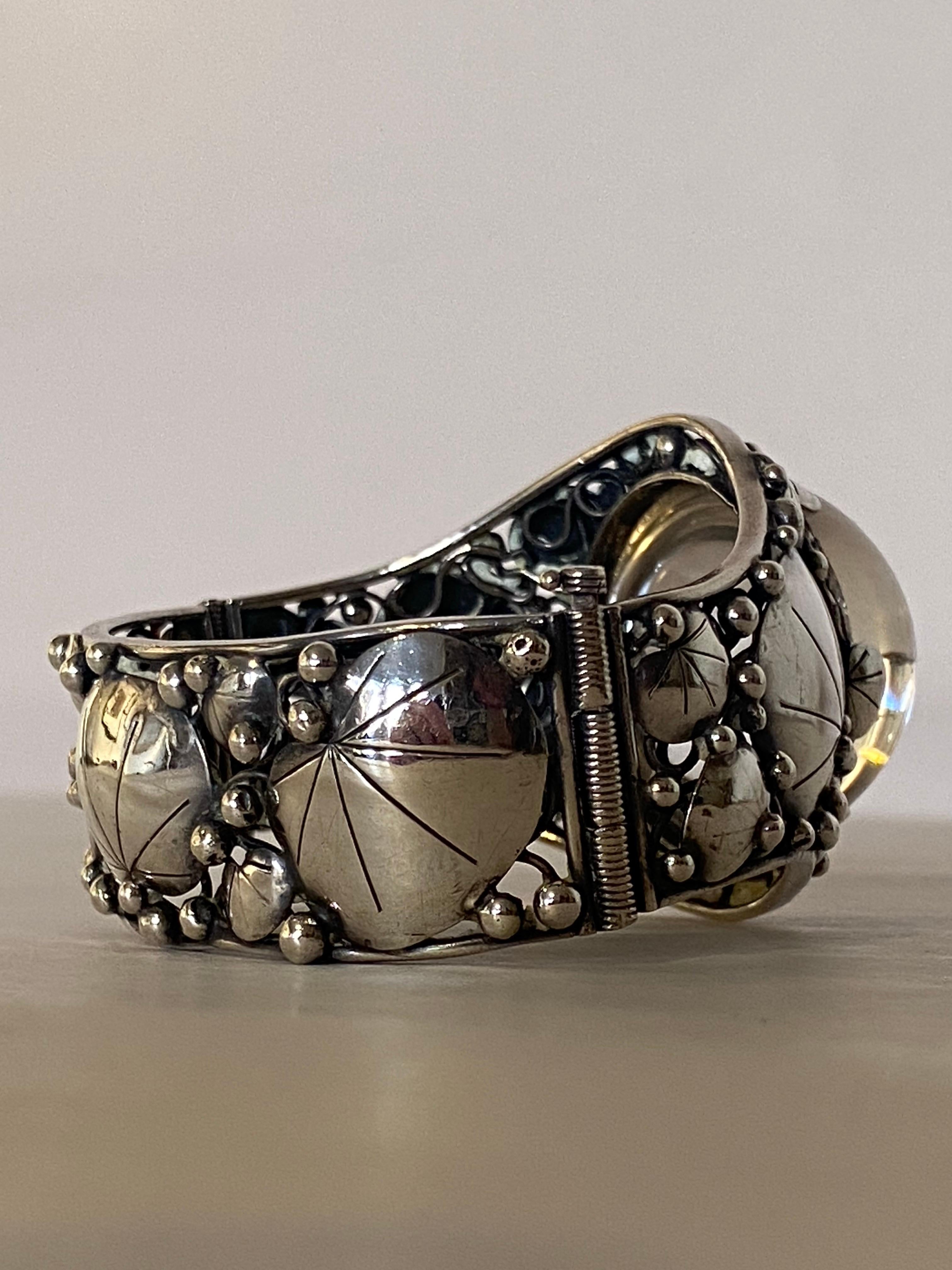 Mary Gage Bracciale grande in sterling e cristallo di rocca con pietra cabochon in stile Art Déco in vendita 3