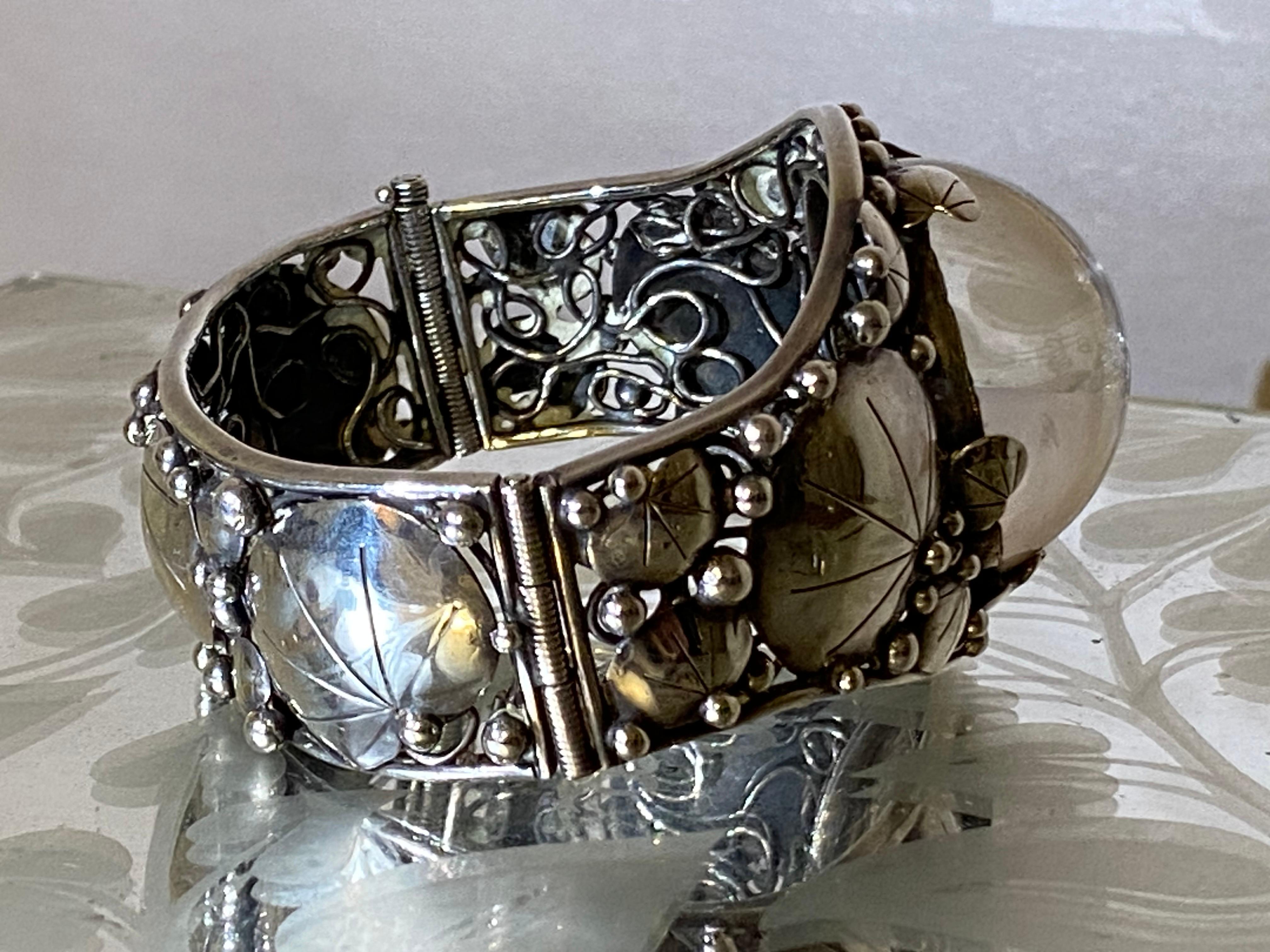 Mary Gage Bracciale grande in sterling e cristallo di rocca con pietra cabochon in stile Art Déco in vendita 4