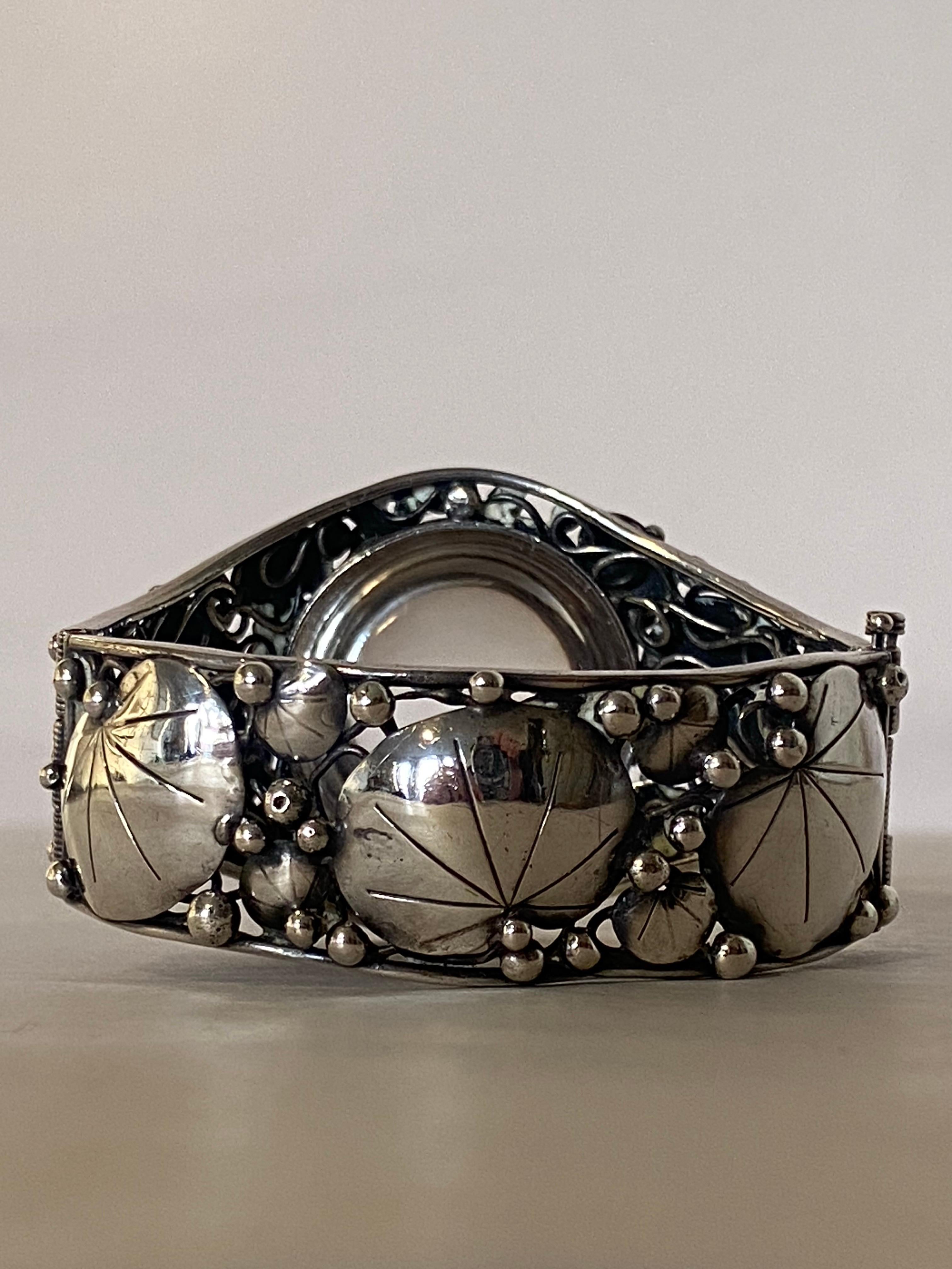 Mary Gage Bracciale grande in sterling e cristallo di rocca con pietra cabochon in stile Art Déco in vendita 5