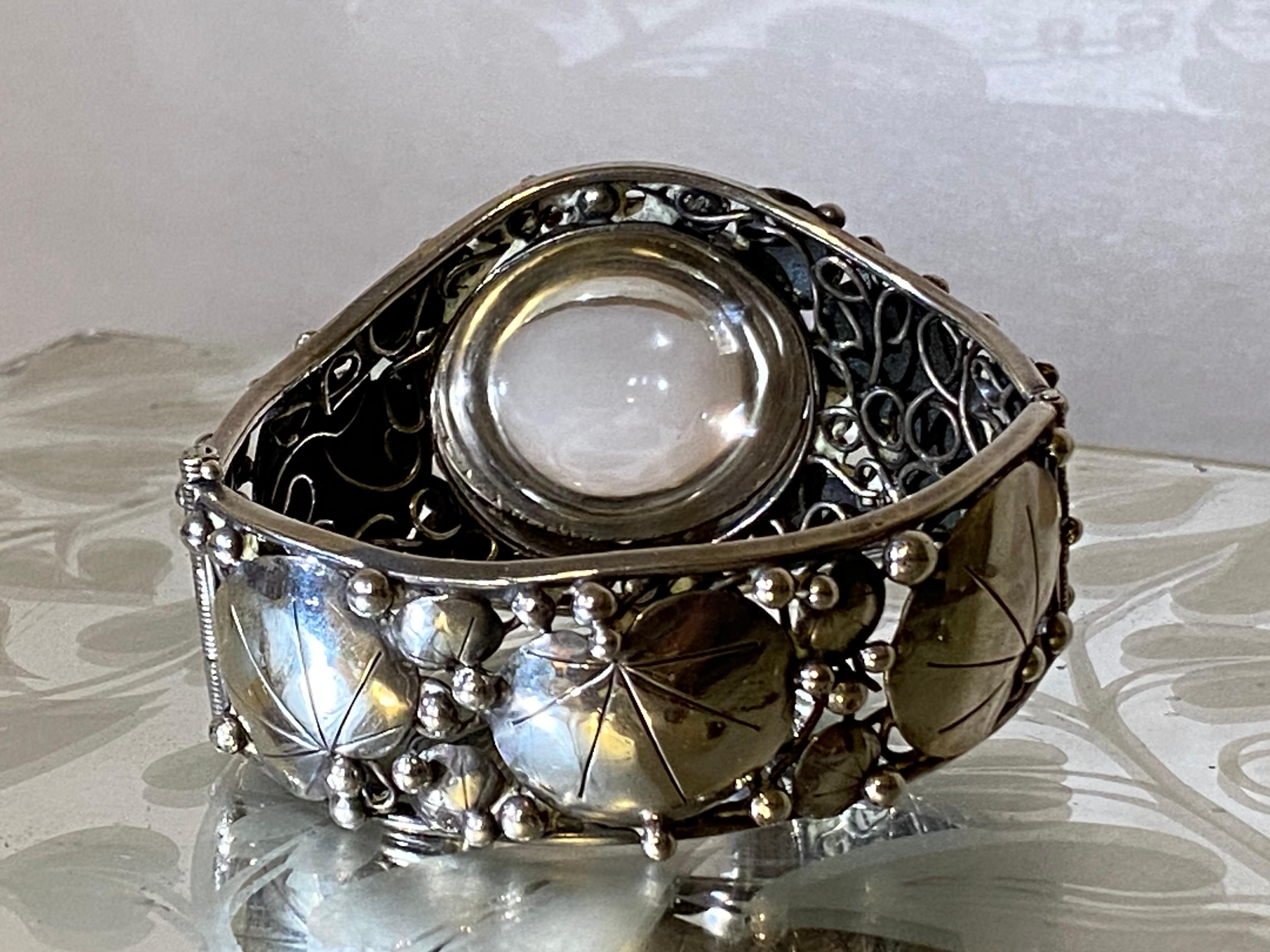 Mary Gage Bracciale grande in sterling e cristallo di rocca con pietra cabochon in stile Art Déco in vendita 6