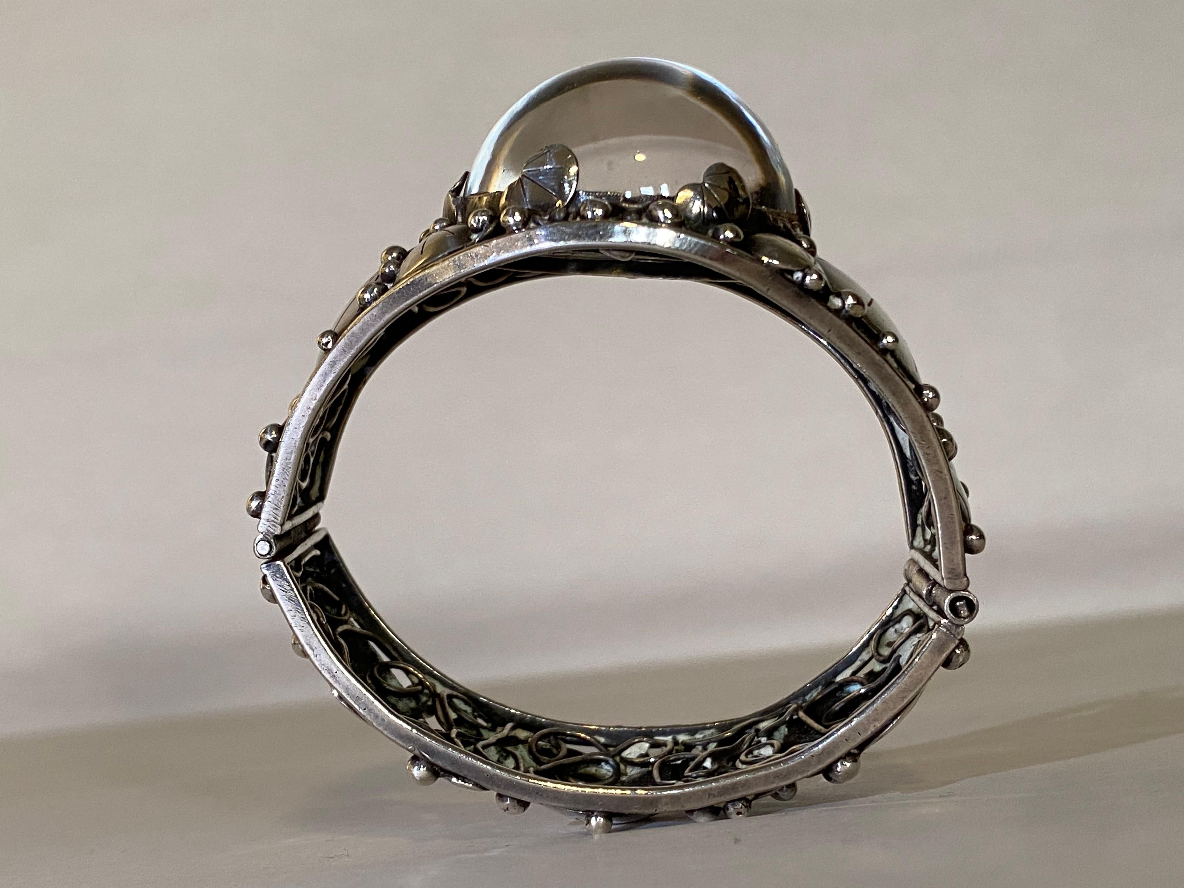 Mary Gage Bracciale grande in sterling e cristallo di rocca con pietra cabochon in stile Art Déco in vendita 8