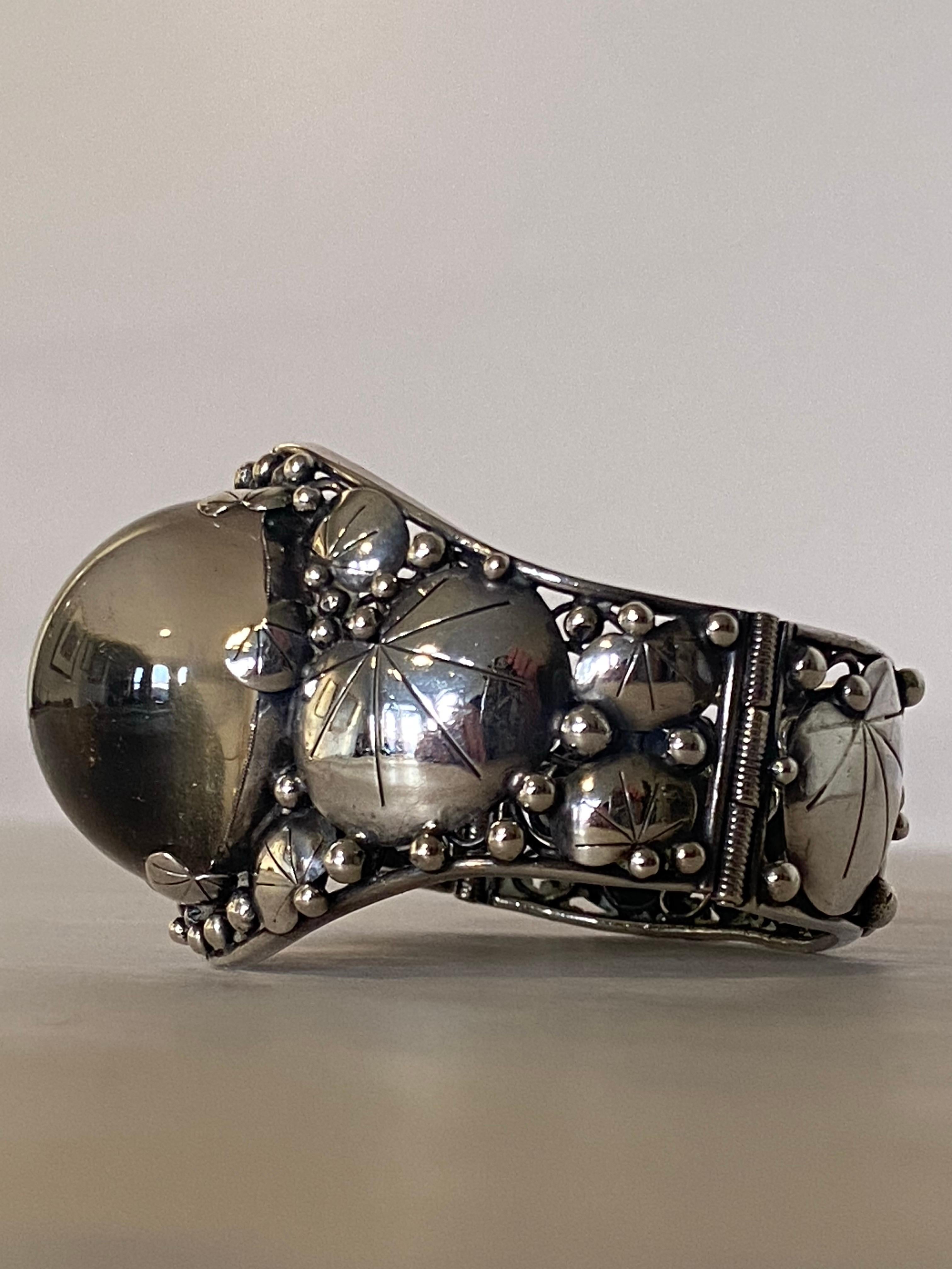 Americano Mary Gage Bracciale grande in sterling e cristallo di rocca con pietra cabochon in stile Art Déco in vendita